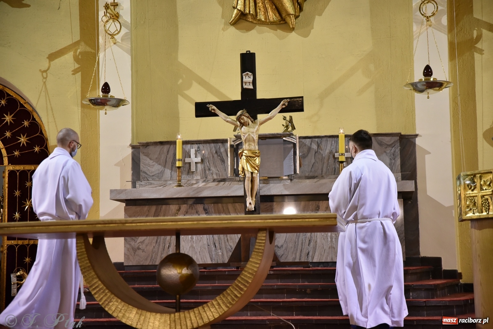Zdjęcie w galerii na portalu naszraciborz.pl: Wielki Piątek - dzień Krzyża [FOTO] wiadomości z regionu