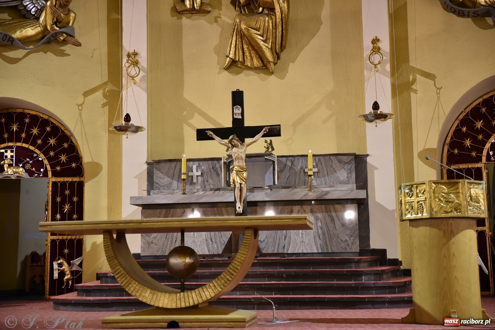 Zdjęcie w galerii na portalu naszraciborz.pl: Wielki Piątek - dzień Krzyża [FOTO] wiadomości z regionu