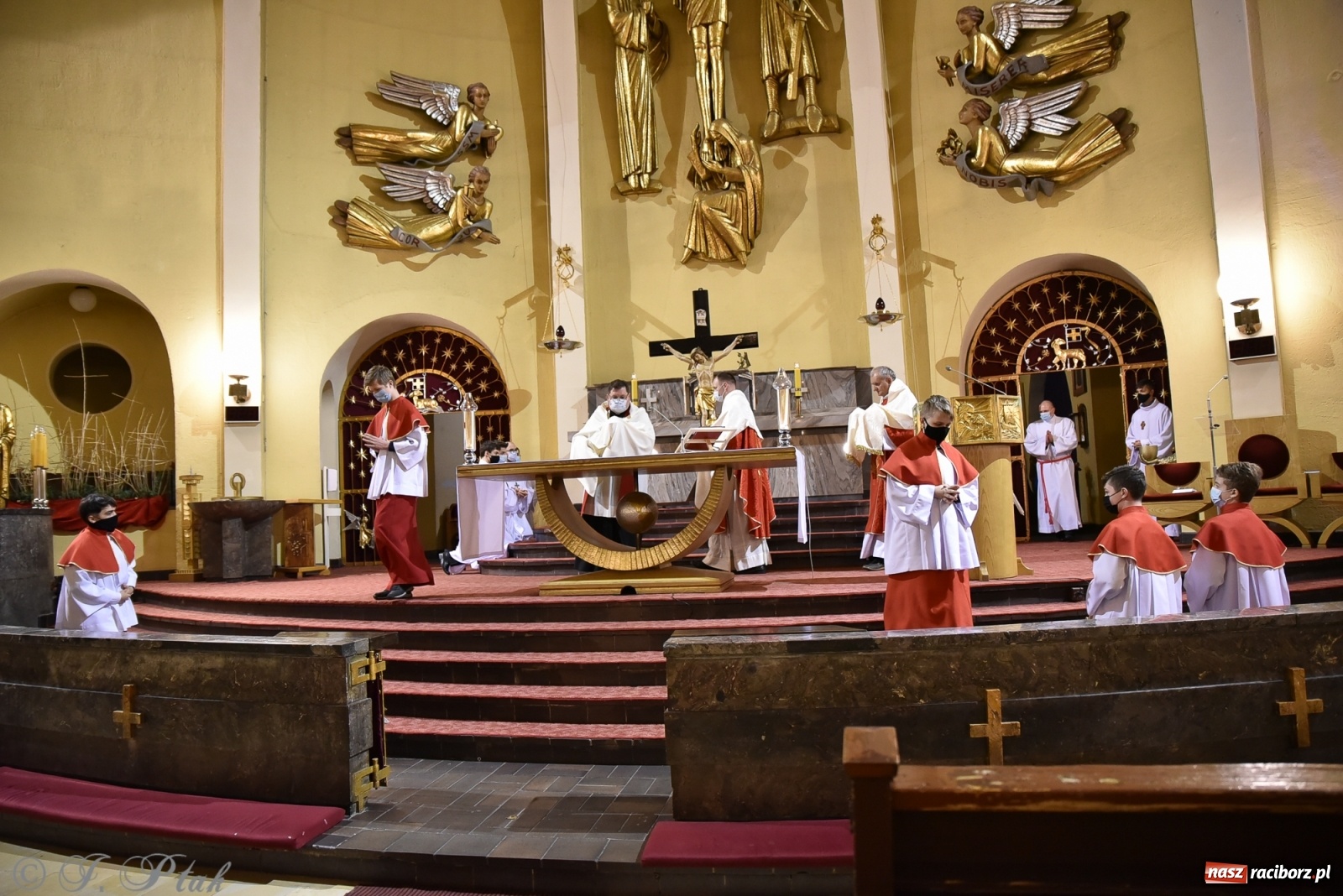 Zdjęcie w galerii na portalu naszraciborz.pl: Wielki Piątek - dzień Krzyża [FOTO] wiadomości z regionu