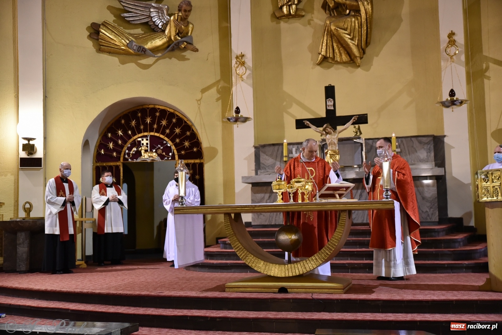Zdjęcie w galerii na portalu naszraciborz.pl: Wielki Piątek - dzień Krzyża [FOTO] wiadomości z regionu