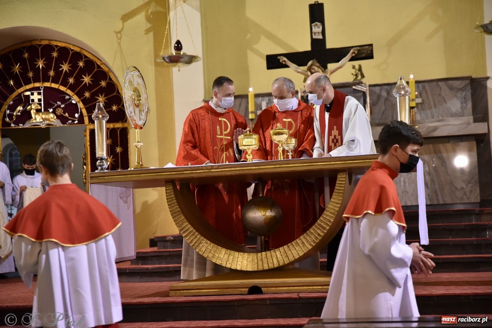 Zdjęcie w galerii na portalu naszraciborz.pl: Wielki Piątek - dzień Krzyża [FOTO] wiadomości z regionu