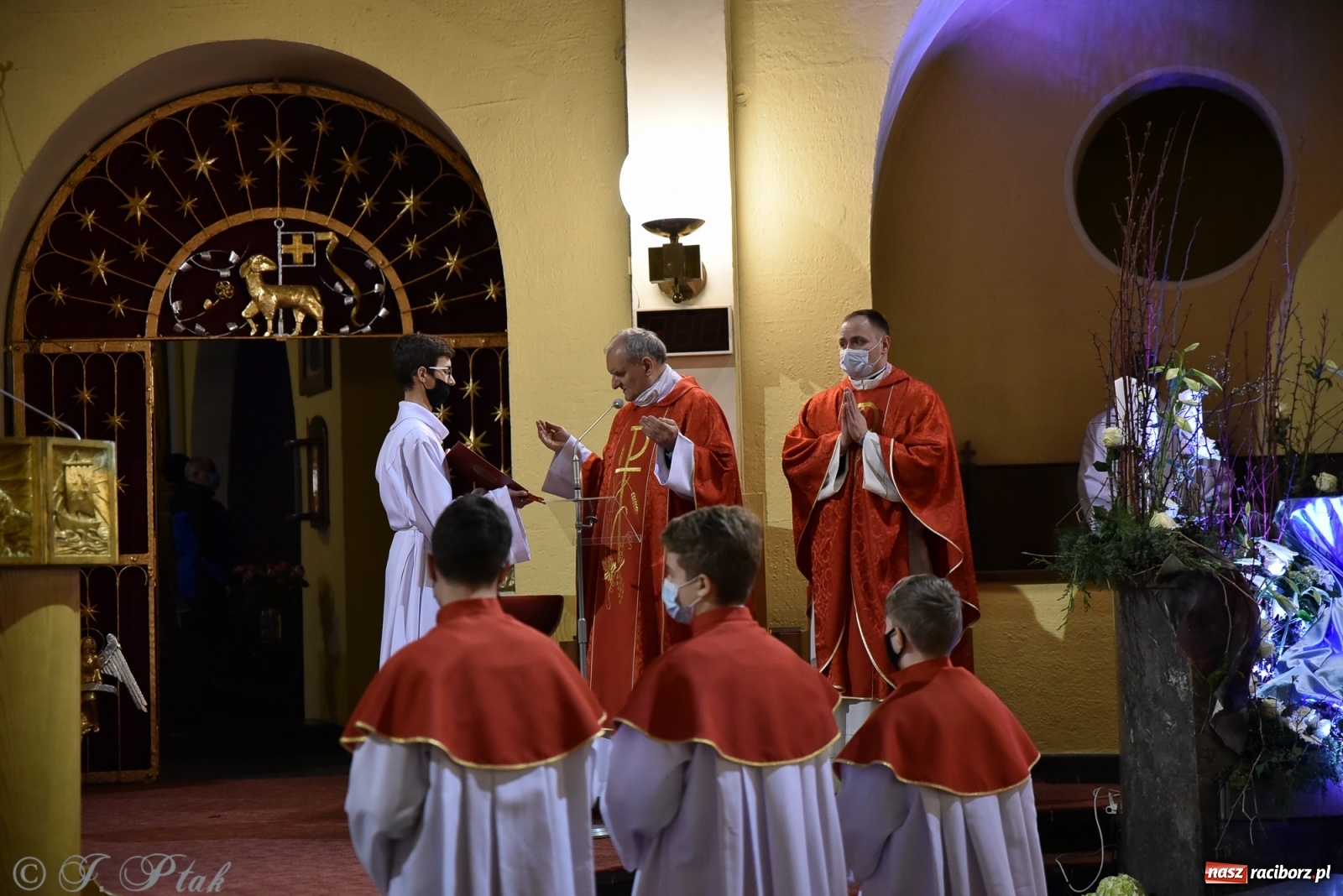 Zdjęcie w galerii na portalu naszraciborz.pl: Wielki Piątek - dzień Krzyża [FOTO] wiadomości z regionu