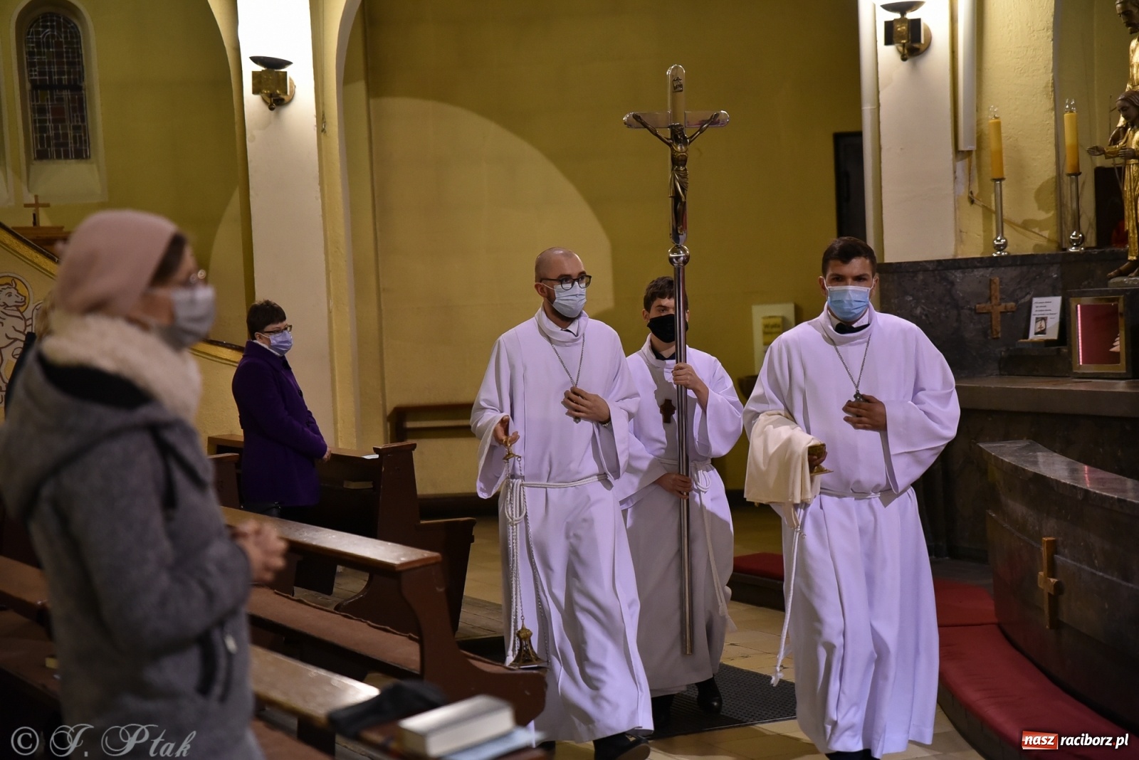 Zdjęcie w galerii na portalu naszraciborz.pl: Wielki Piątek - dzień Krzyża [FOTO] wiadomości z regionu
