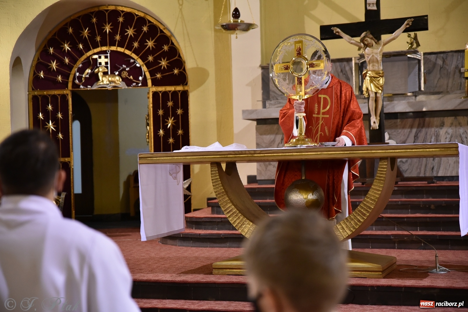 Zdjęcie w galerii na portalu naszraciborz.pl: Wielki Piątek - dzień Krzyża [FOTO] wiadomości z regionu