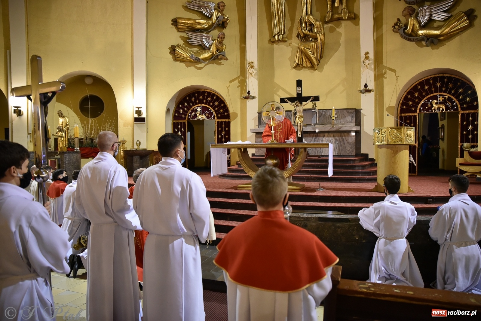 Zdjęcie w galerii na portalu naszraciborz.pl: Wielki Piątek - dzień Krzyża [FOTO] wiadomości z regionu