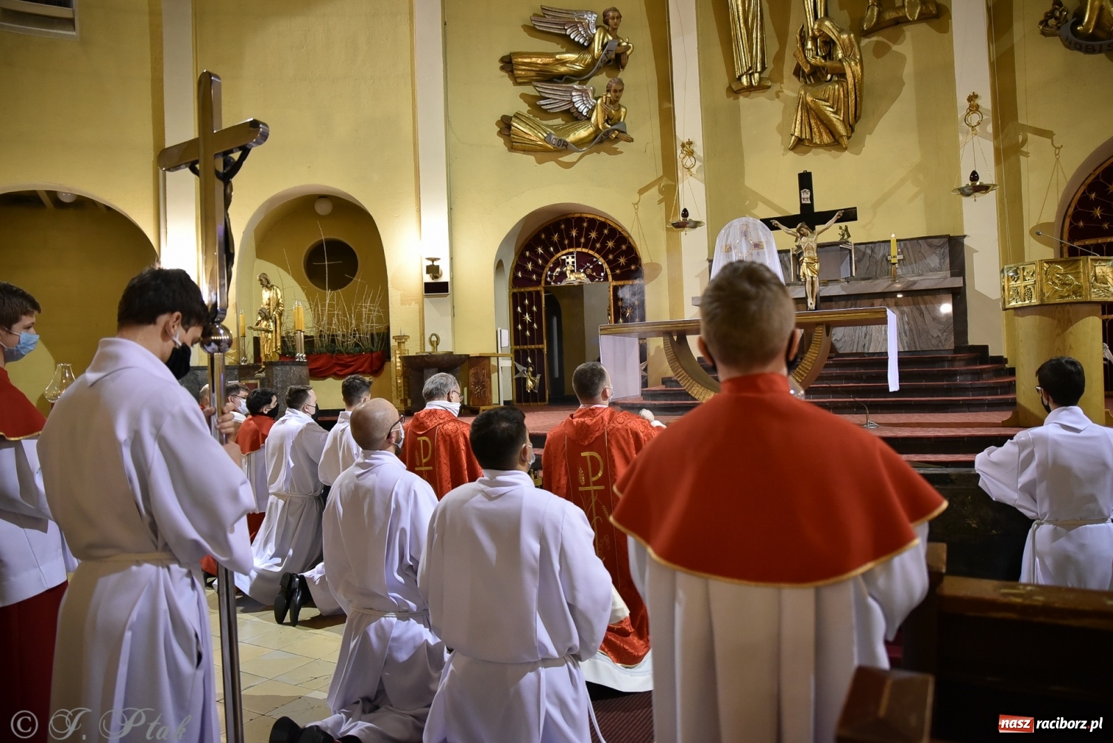 Zdjęcie w galerii na portalu naszraciborz.pl: Wielki Piątek - dzień Krzyża [FOTO] wiadomości z regionu