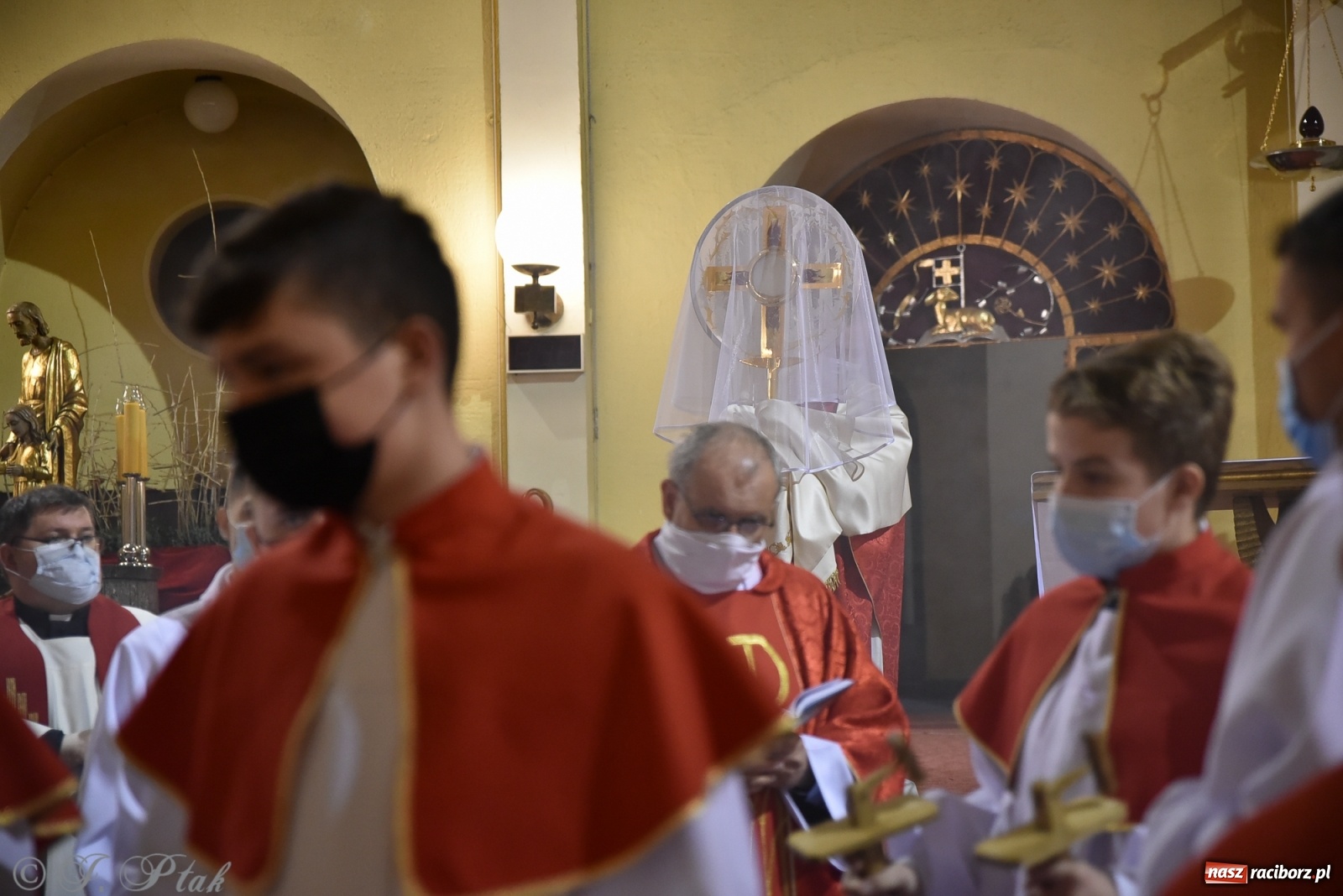 Zdjęcie w galerii na portalu naszraciborz.pl: Wielki Piątek - dzień Krzyża [FOTO] wiadomości z regionu