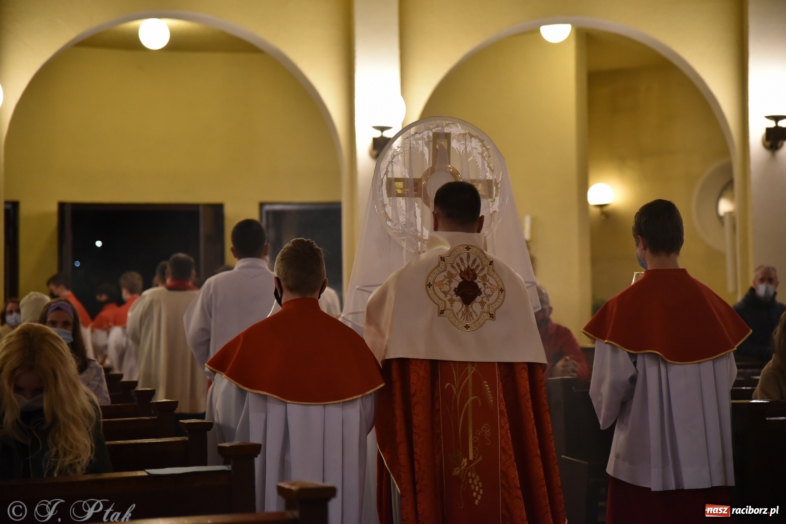 Zdjęcie w galerii na portalu naszraciborz.pl: Wielki Piątek - dzień Krzyża [FOTO] wiadomości z regionu
