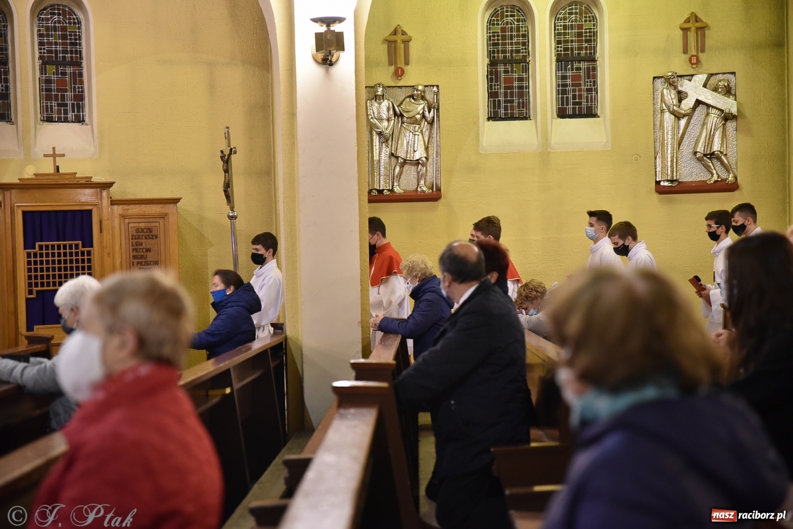 Zdjęcie w galerii na portalu naszraciborz.pl: Wielki Piątek - dzień Krzyża [FOTO] wiadomości z regionu
