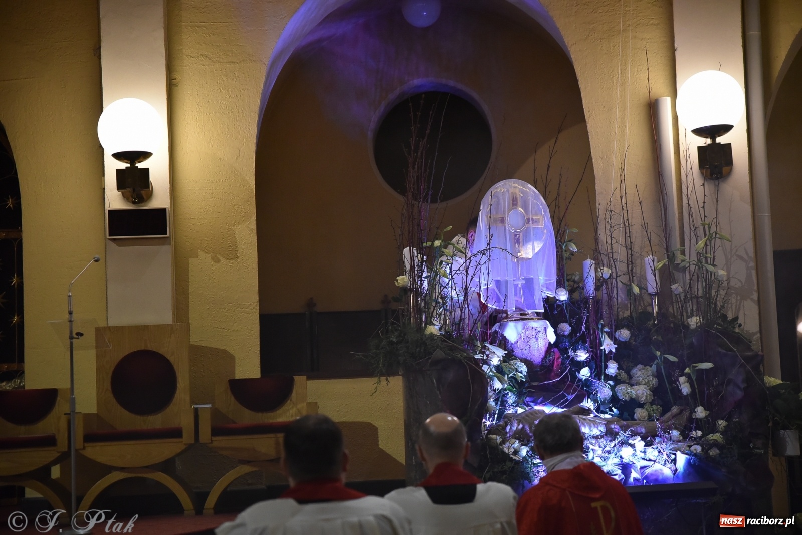 Zdjęcie w galerii na portalu naszraciborz.pl: Wielki Piątek - dzień Krzyża [FOTO] wiadomości z regionu