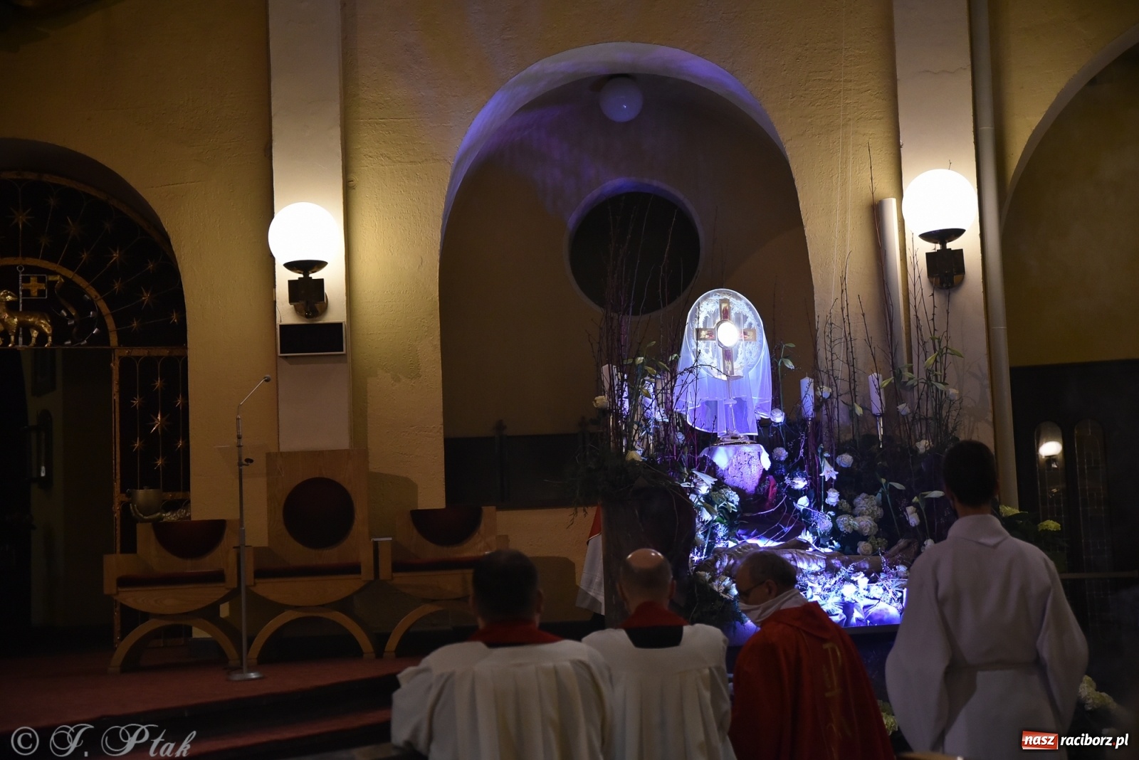 Zdjęcie w galerii na portalu naszraciborz.pl: Wielki Piątek - dzień Krzyża [FOTO] wiadomości z regionu