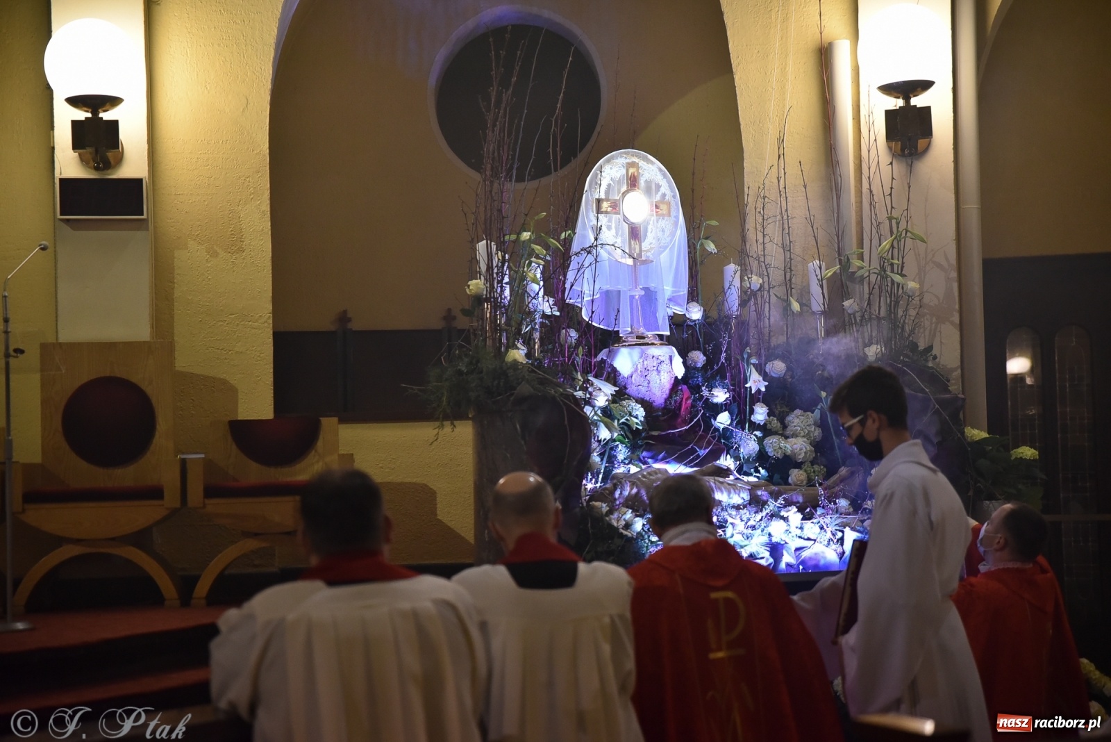 Zdjęcie w galerii na portalu naszraciborz.pl: Wielki Piątek - dzień Krzyża [FOTO] wiadomości z regionu