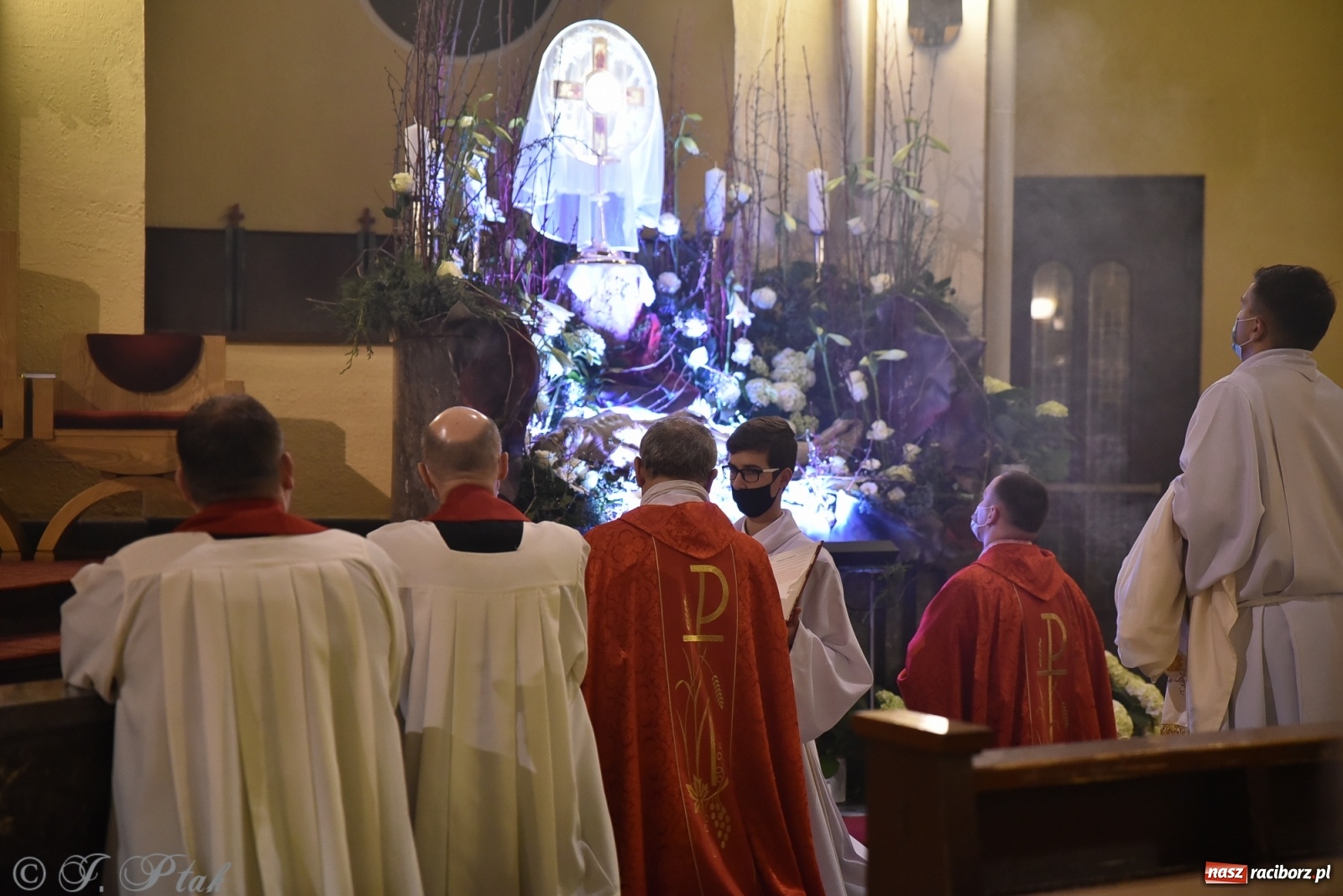 Zdjęcie w galerii na portalu naszraciborz.pl: Wielki Piątek - dzień Krzyża [FOTO] wiadomości z regionu