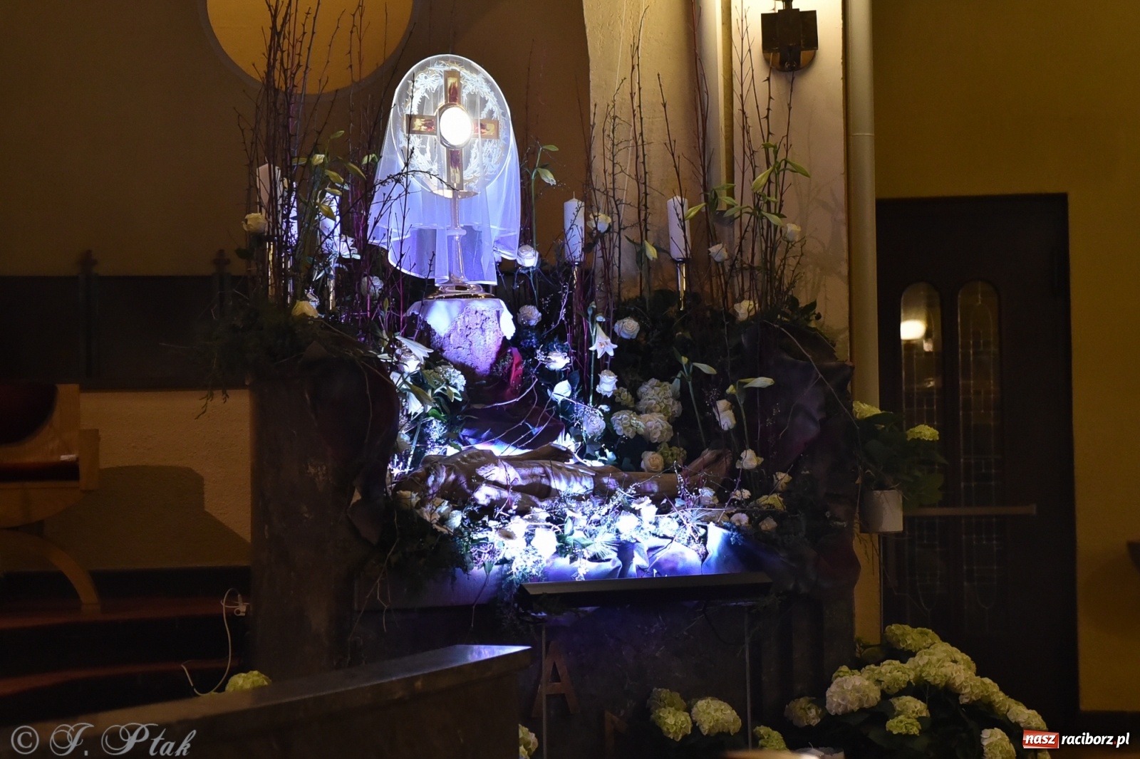 Zdjęcie w galerii na portalu naszraciborz.pl: Wielki Piątek - dzień Krzyża [FOTO] wiadomości z regionu