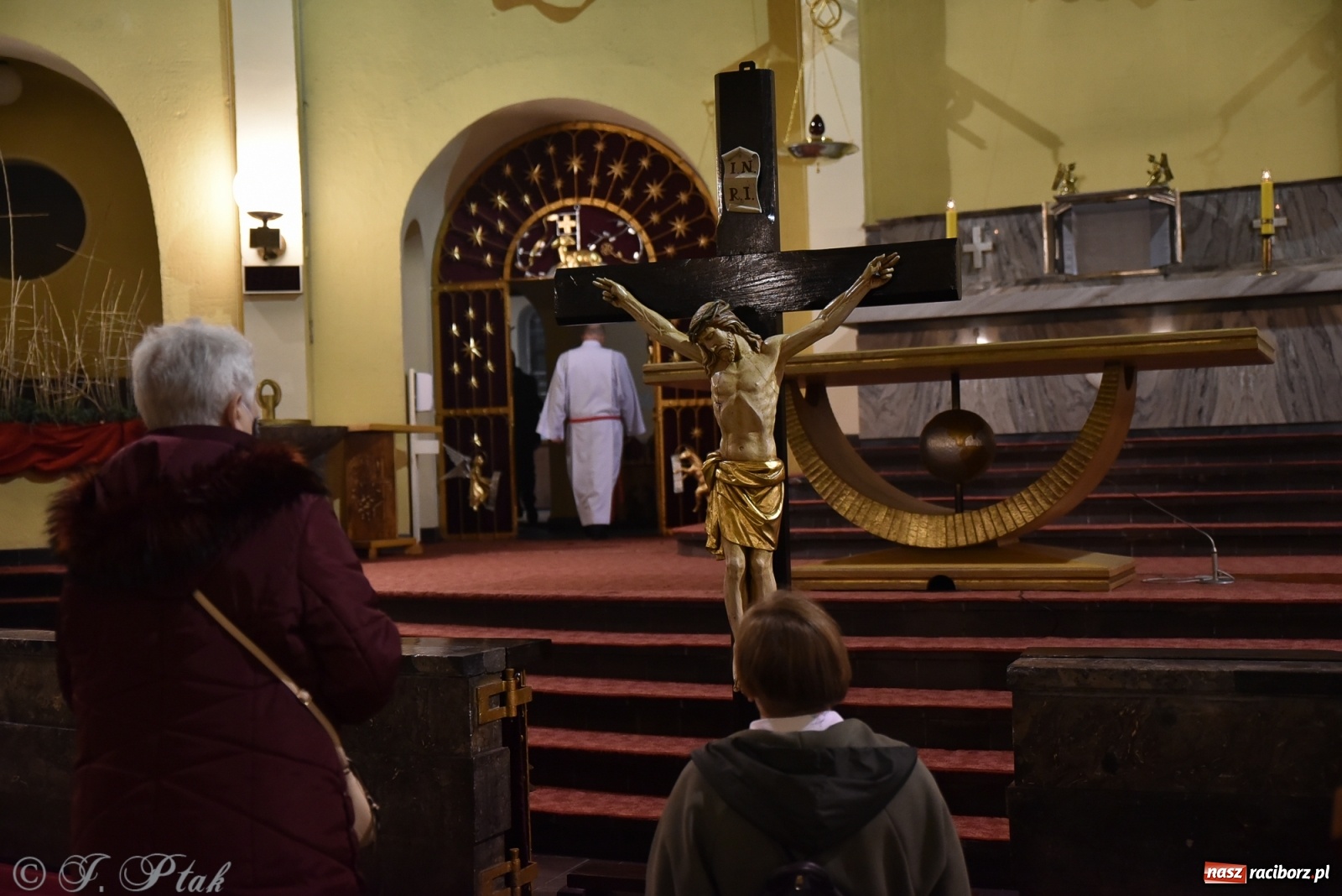 Zdjęcie w galerii na portalu naszraciborz.pl: Wielki Piątek - dzień Krzyża [FOTO] wiadomości z regionu