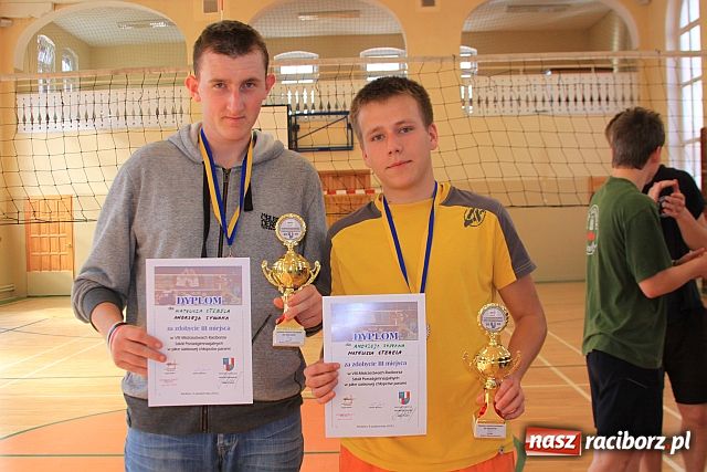 Zdjęcie w galerii na portalu naszraciborz.pl: W SMS-ie najlepsi siatkarze wiadomości z regionu