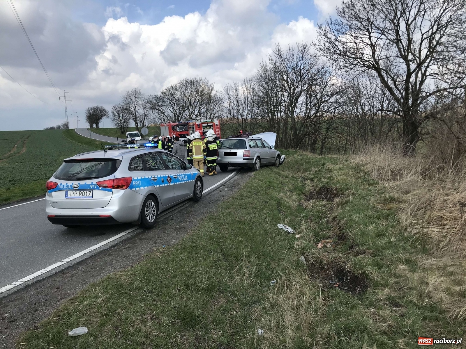 Zdjęcie w galerii na portalu naszraciborz.pl: Zderzenie osobówek na trasie Pawłów-Modzurów [FOTO] wiadomości z regionu
