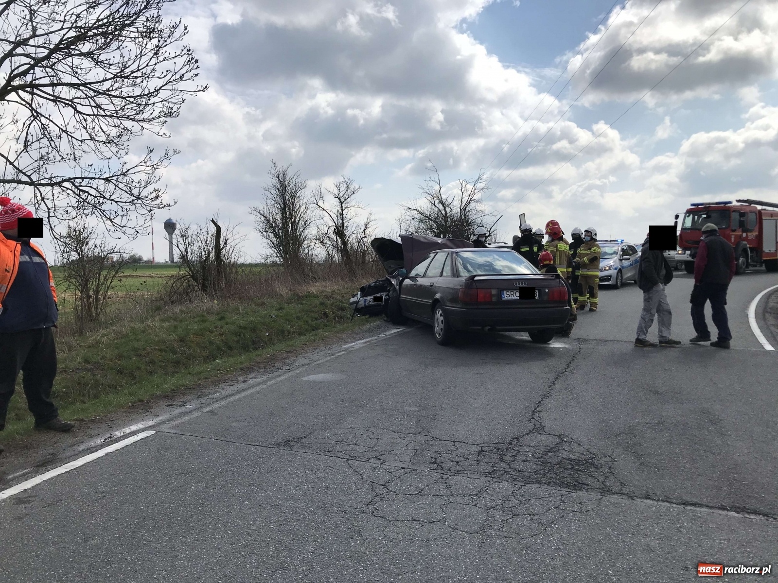 Zdjęcie w galerii na portalu naszraciborz.pl: Zderzenie osobówek na trasie Pawłów-Modzurów [FOTO] wiadomości z regionu
