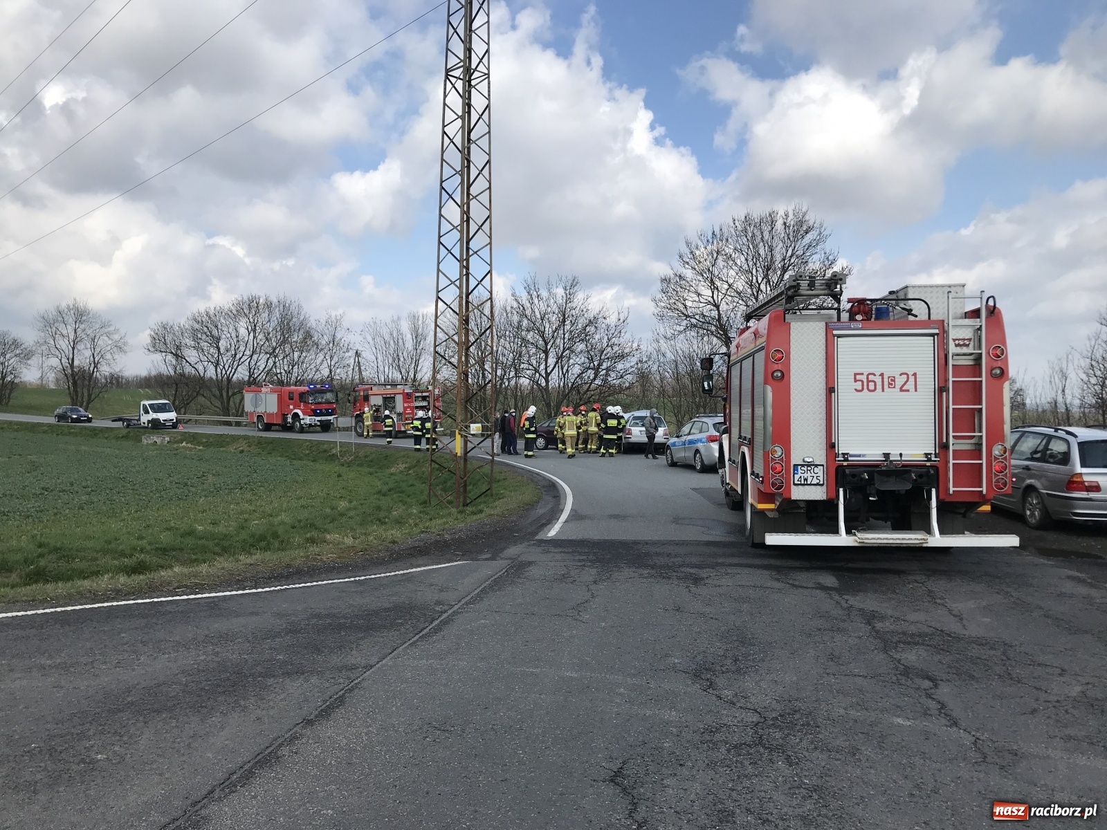 Zdjęcie w galerii na portalu naszraciborz.pl: Zderzenie osobówek na trasie Pawłów-Modzurów [FOTO] wiadomości z regionu