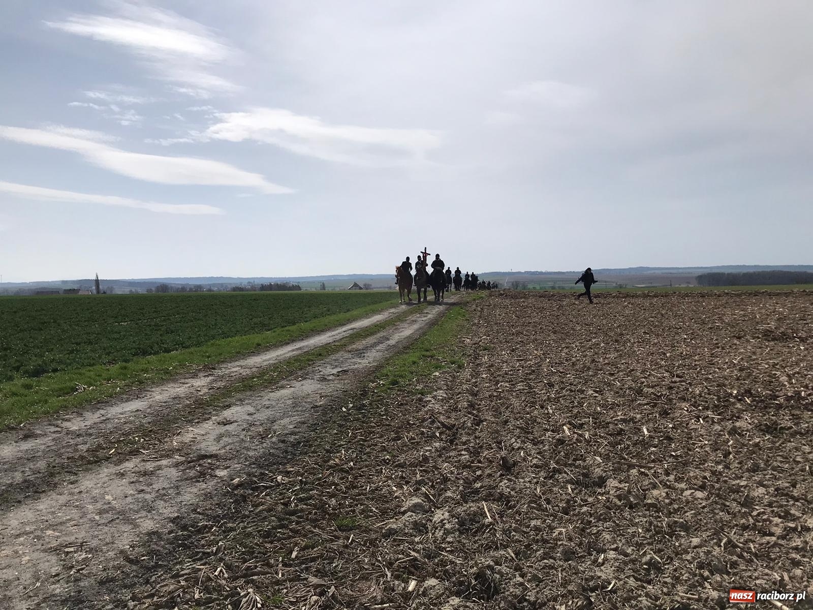 Zdjęcie w galerii na portalu naszraciborz.pl: Procesja wielkanocna w Bieńkowicach [FOTO i WIDEO] wiadomości z regionu