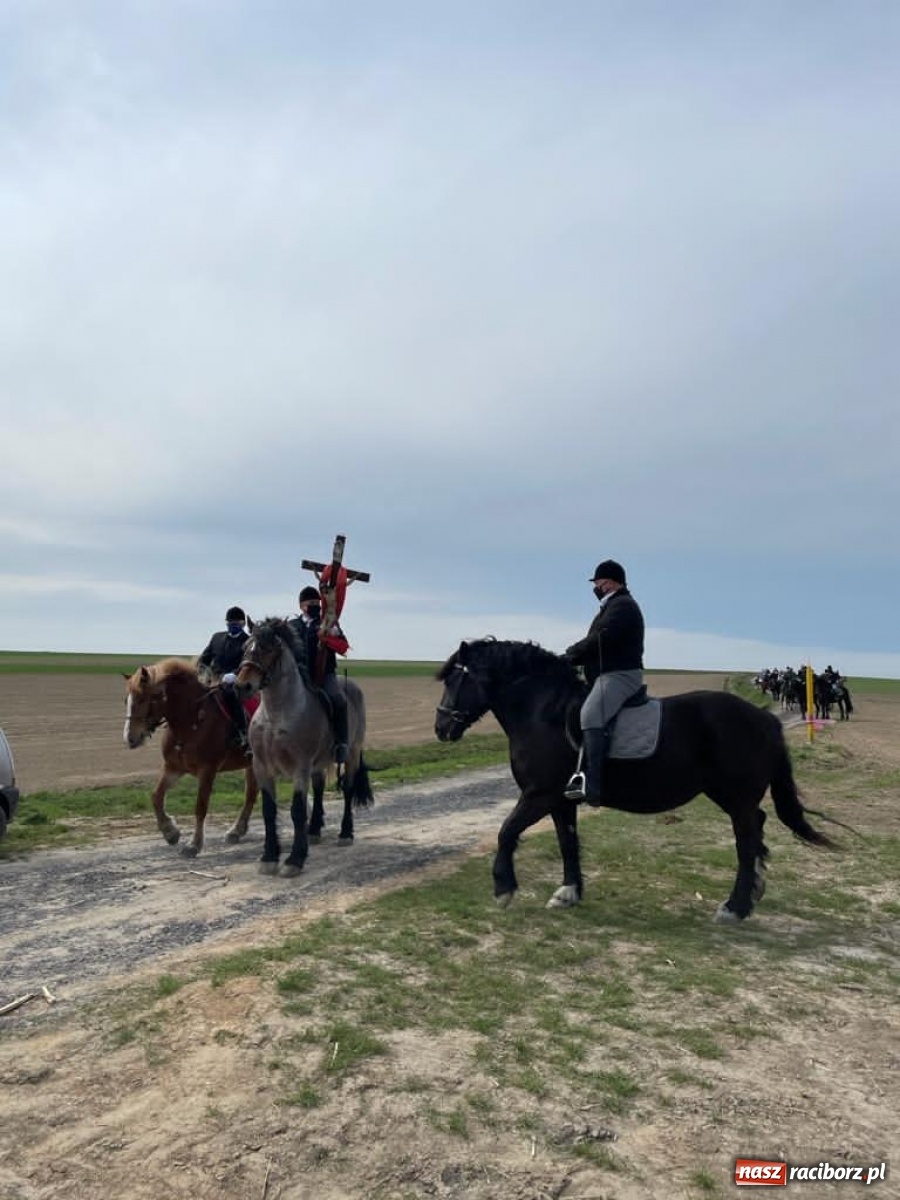 Zdjęcie w galerii na portalu naszraciborz.pl: Procesja wielkanocna w Bieńkowicach [FOTO i WIDEO] wiadomości z regionu