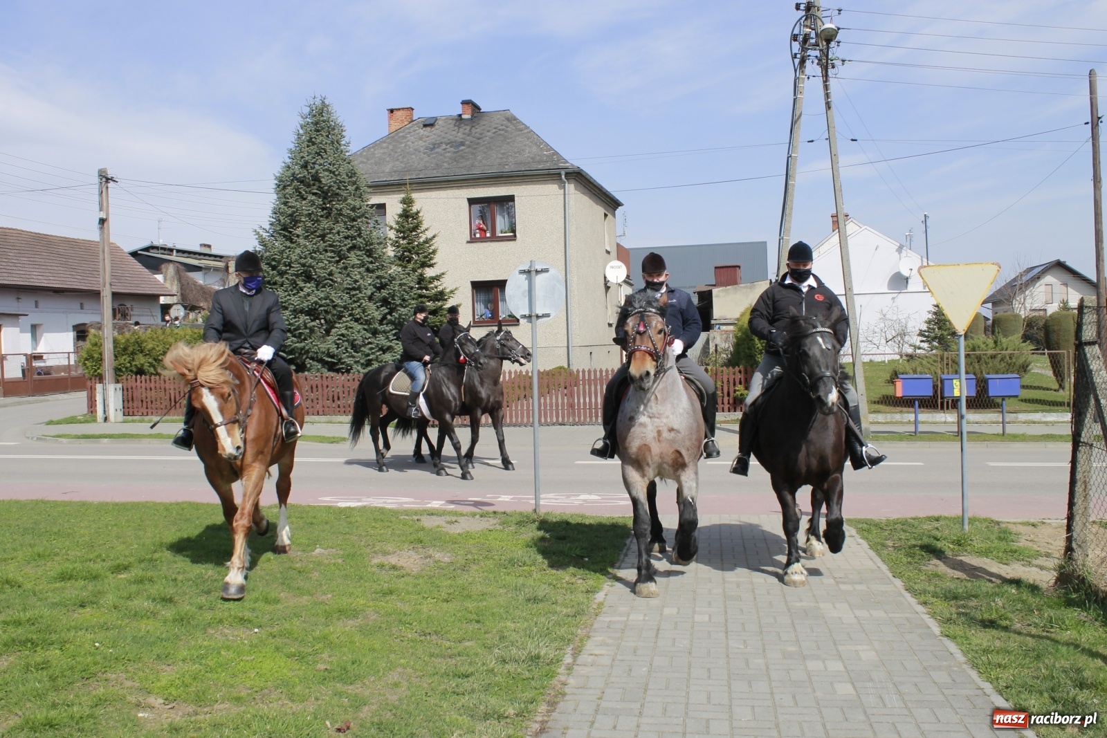 Zdjęcie w galerii na portalu naszraciborz.pl: Procesja wielkanocna w Bieńkowicach [FOTO i WIDEO] wiadomości z regionu