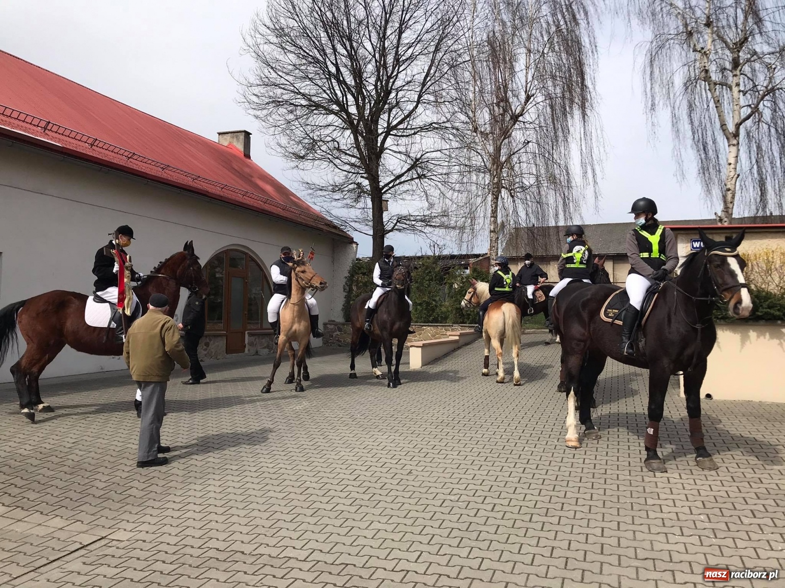 Zdjęcie w galerii na portalu naszraciborz.pl: W Pietrowicach Wielkich odbyła się wielkanocna procesja [FOTO i WIDEO] wiadomości z regionu