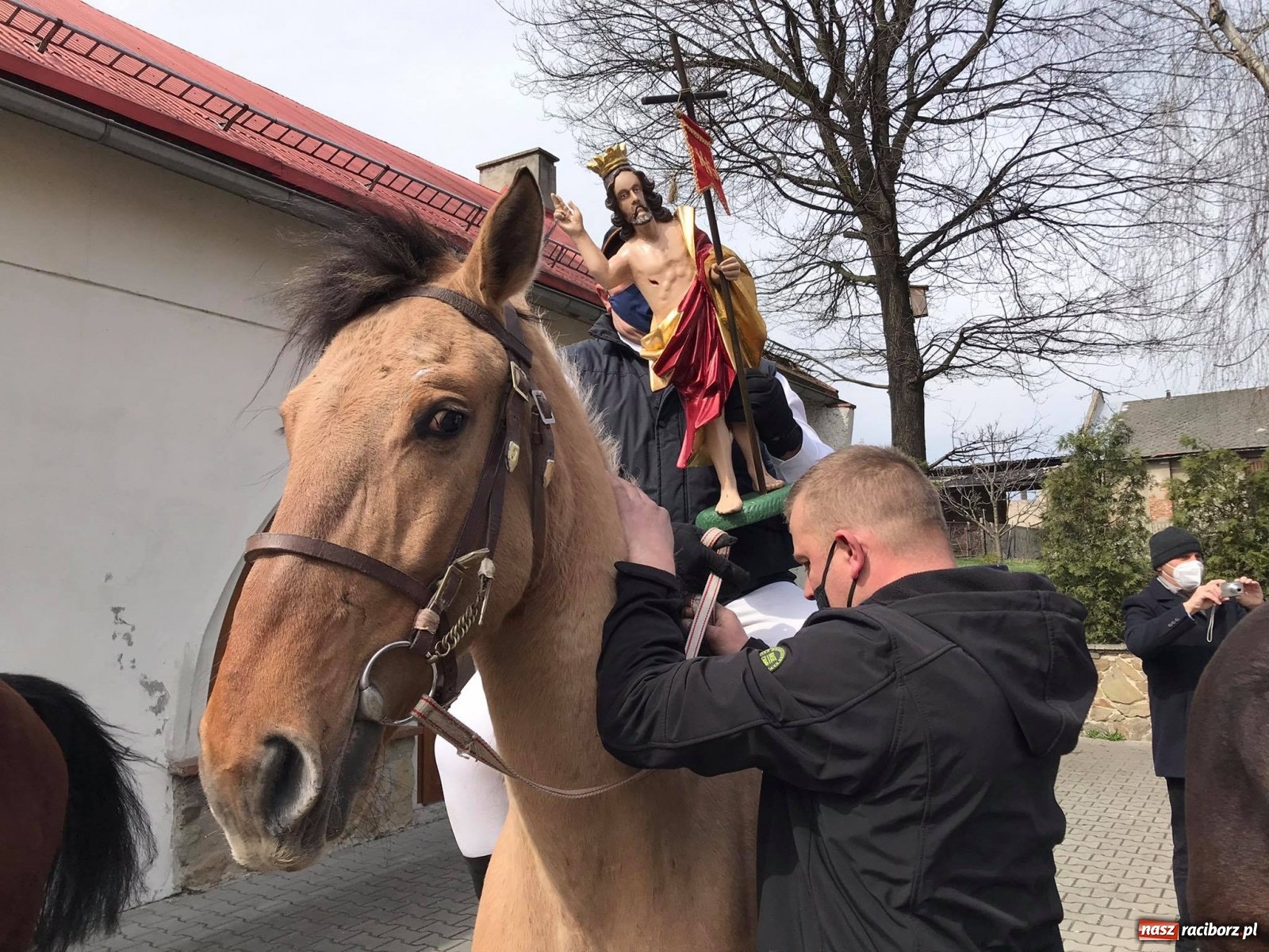Zdjęcie w galerii na portalu naszraciborz.pl: W Pietrowicach Wielkich odbyła się wielkanocna procesja [FOTO i WIDEO] wiadomości z regionu
