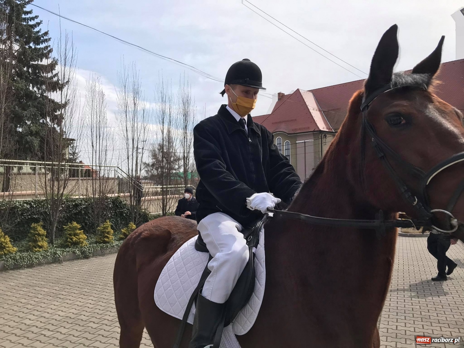 Zdjęcie w galerii na portalu naszraciborz.pl: W Pietrowicach Wielkich odbyła się wielkanocna procesja [FOTO i WIDEO] wiadomości z regionu