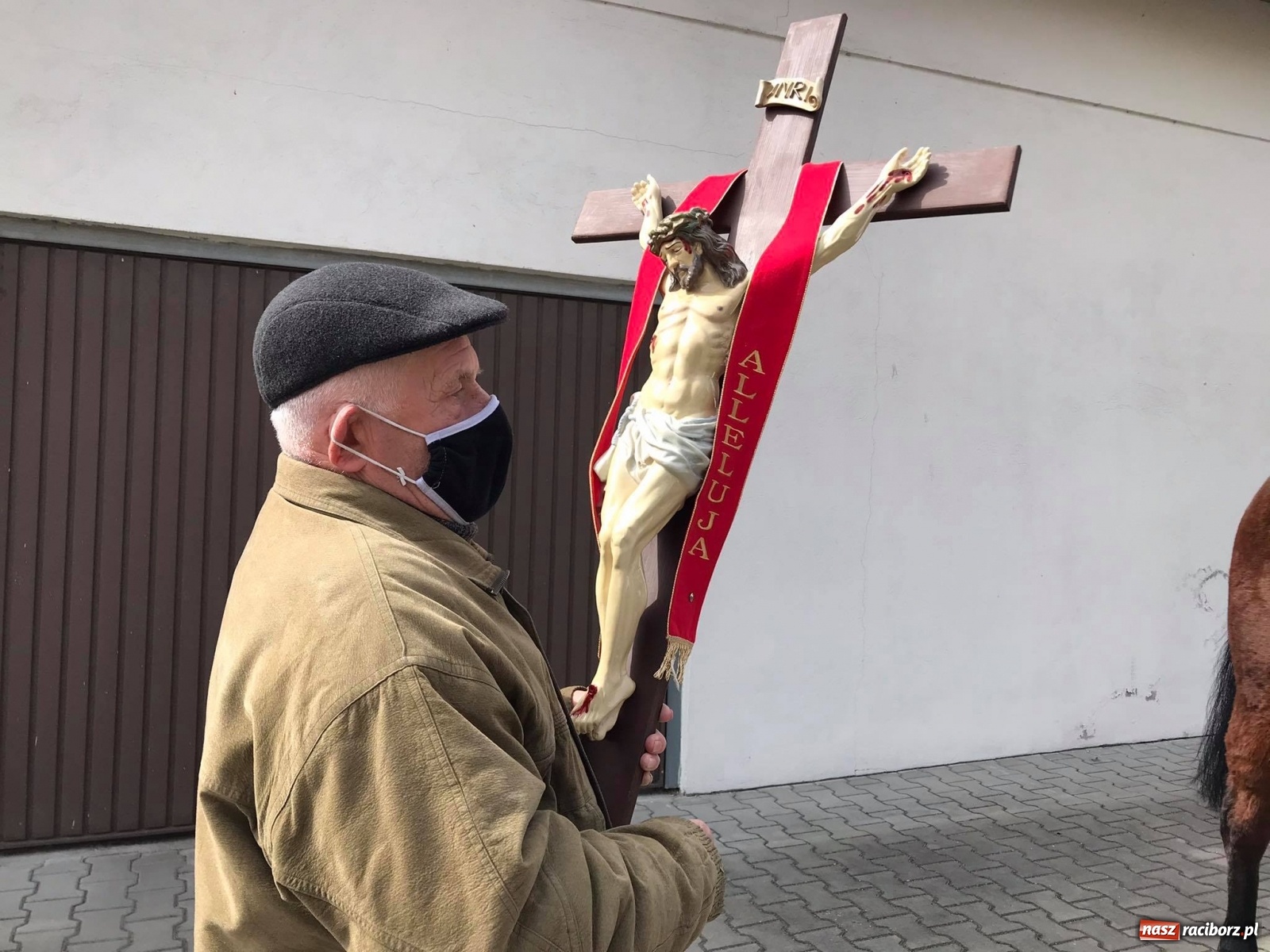 Zdjęcie w galerii na portalu naszraciborz.pl: W Pietrowicach Wielkich odbyła się wielkanocna procesja [FOTO i WIDEO] wiadomości z regionu