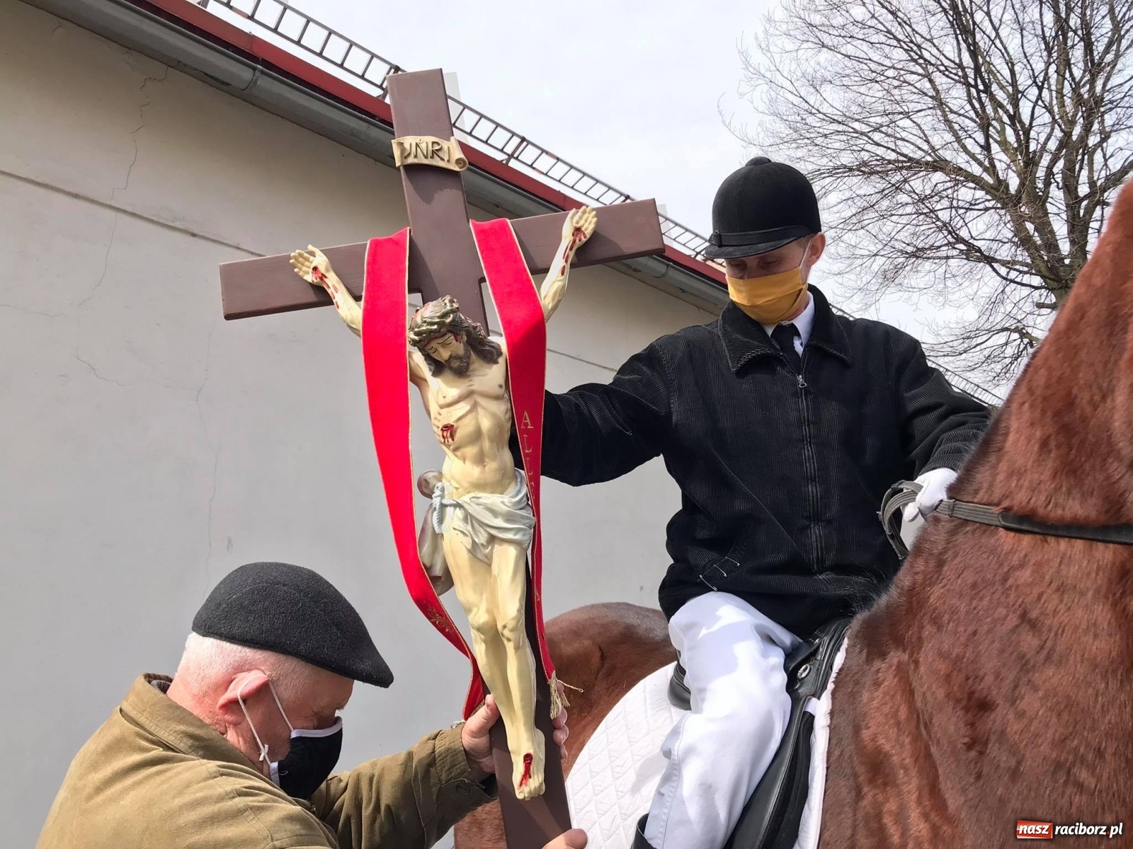 Zdjęcie w galerii na portalu naszraciborz.pl: W Pietrowicach Wielkich odbyła się wielkanocna procesja [FOTO i WIDEO] wiadomości z regionu