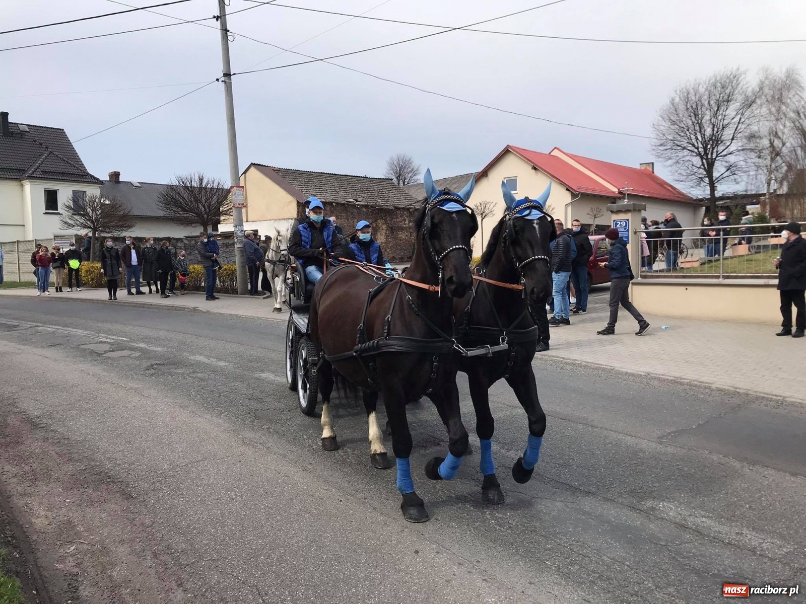 Zdjęcie w galerii na portalu naszraciborz.pl: W Pietrowicach Wielkich odbyła się wielkanocna procesja [FOTO i WIDEO] wiadomości z regionu