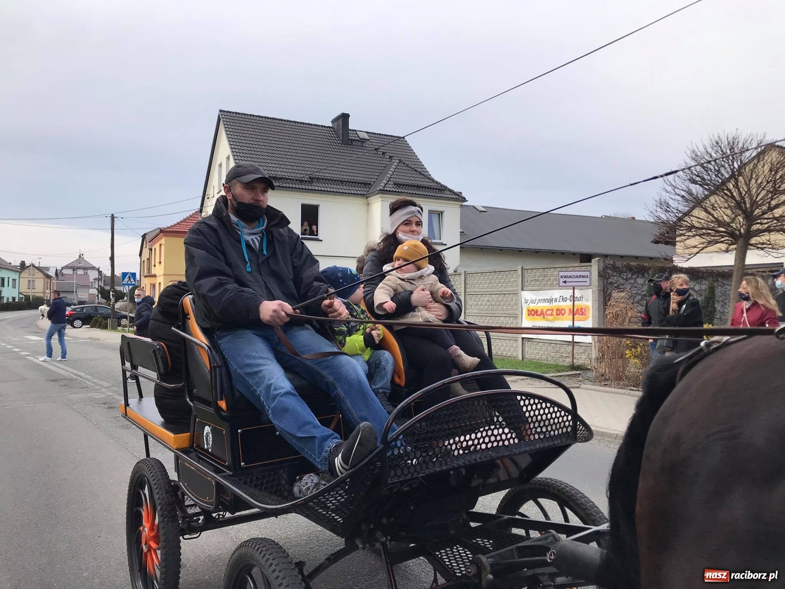 Zdjęcie w galerii na portalu naszraciborz.pl: W Pietrowicach Wielkich odbyła się wielkanocna procesja [FOTO i WIDEO] wiadomości z regionu