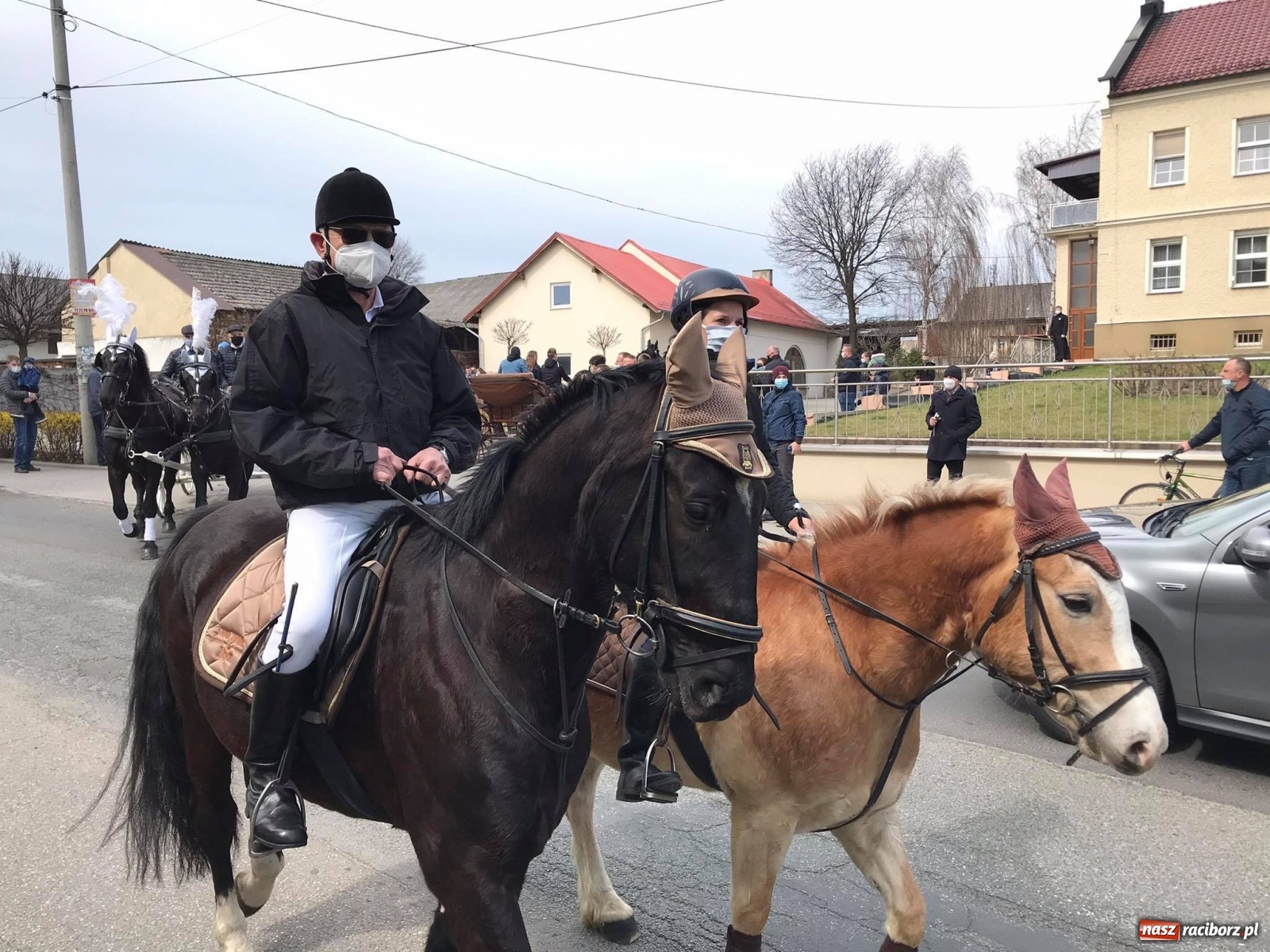 Zdjęcie w galerii na portalu naszraciborz.pl: W Pietrowicach Wielkich odbyła się wielkanocna procesja [FOTO i WIDEO] wiadomości z regionu