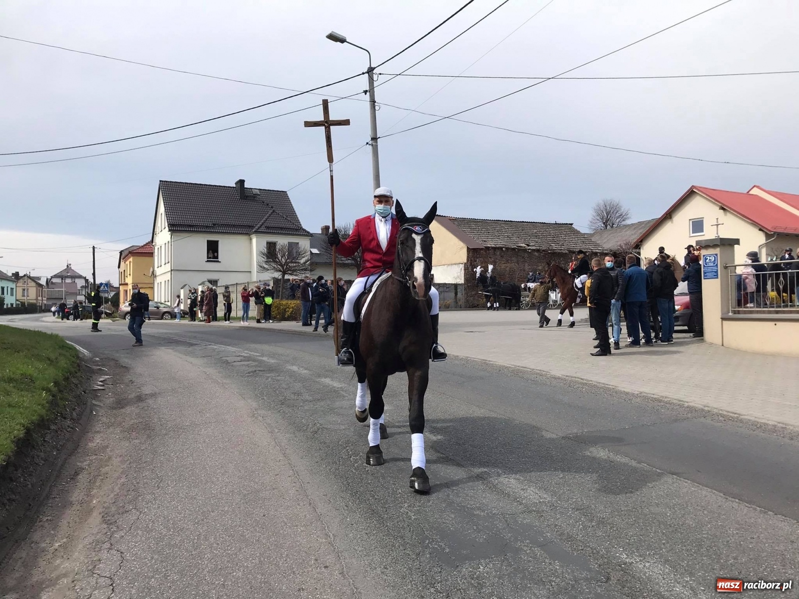 Zdjęcie w galerii na portalu naszraciborz.pl: W Pietrowicach Wielkich odbyła się wielkanocna procesja [FOTO i WIDEO] wiadomości z regionu