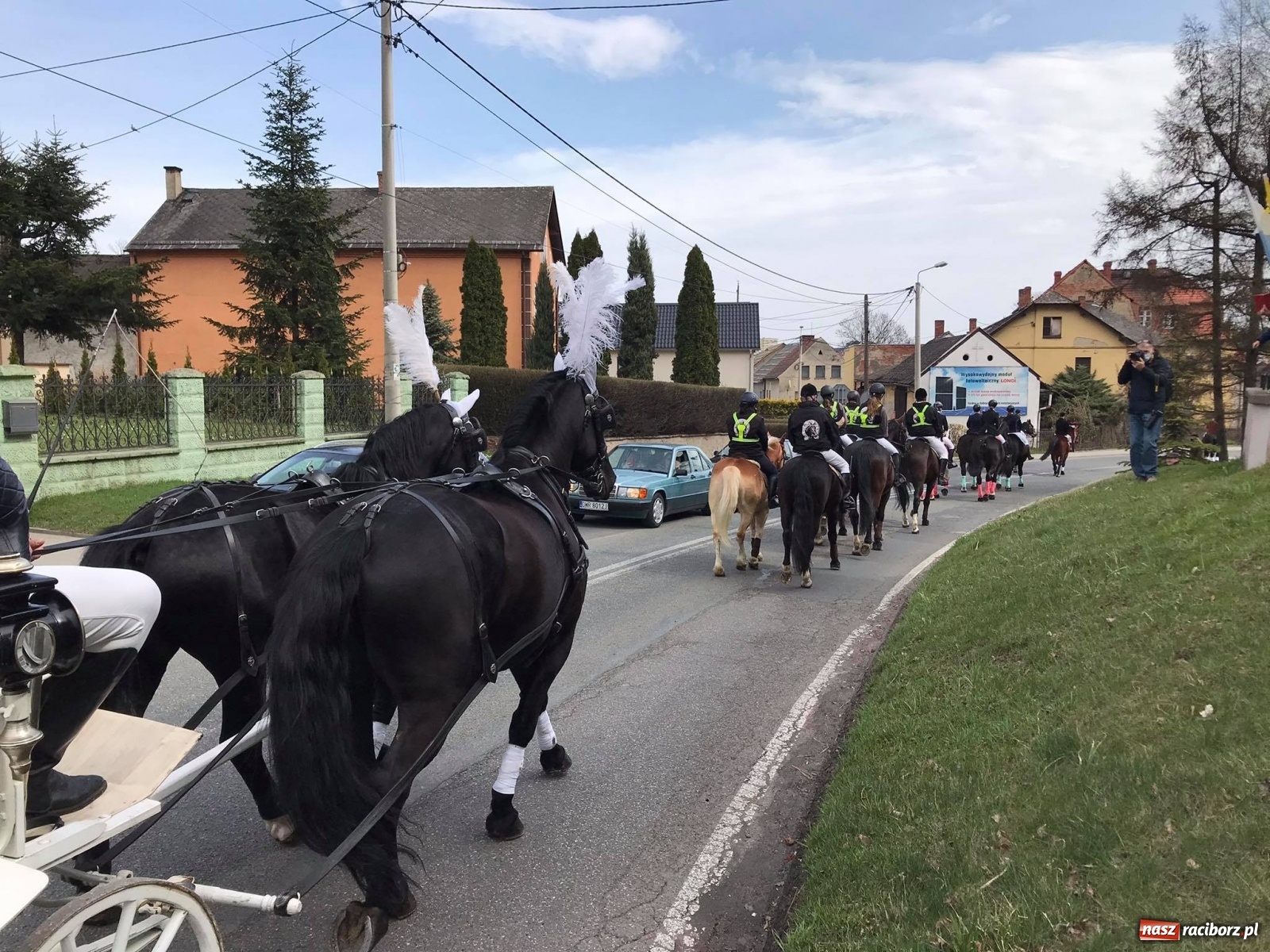 Zdjęcie w galerii na portalu naszraciborz.pl: W Pietrowicach Wielkich odbyła się wielkanocna procesja [FOTO i WIDEO] wiadomości z regionu