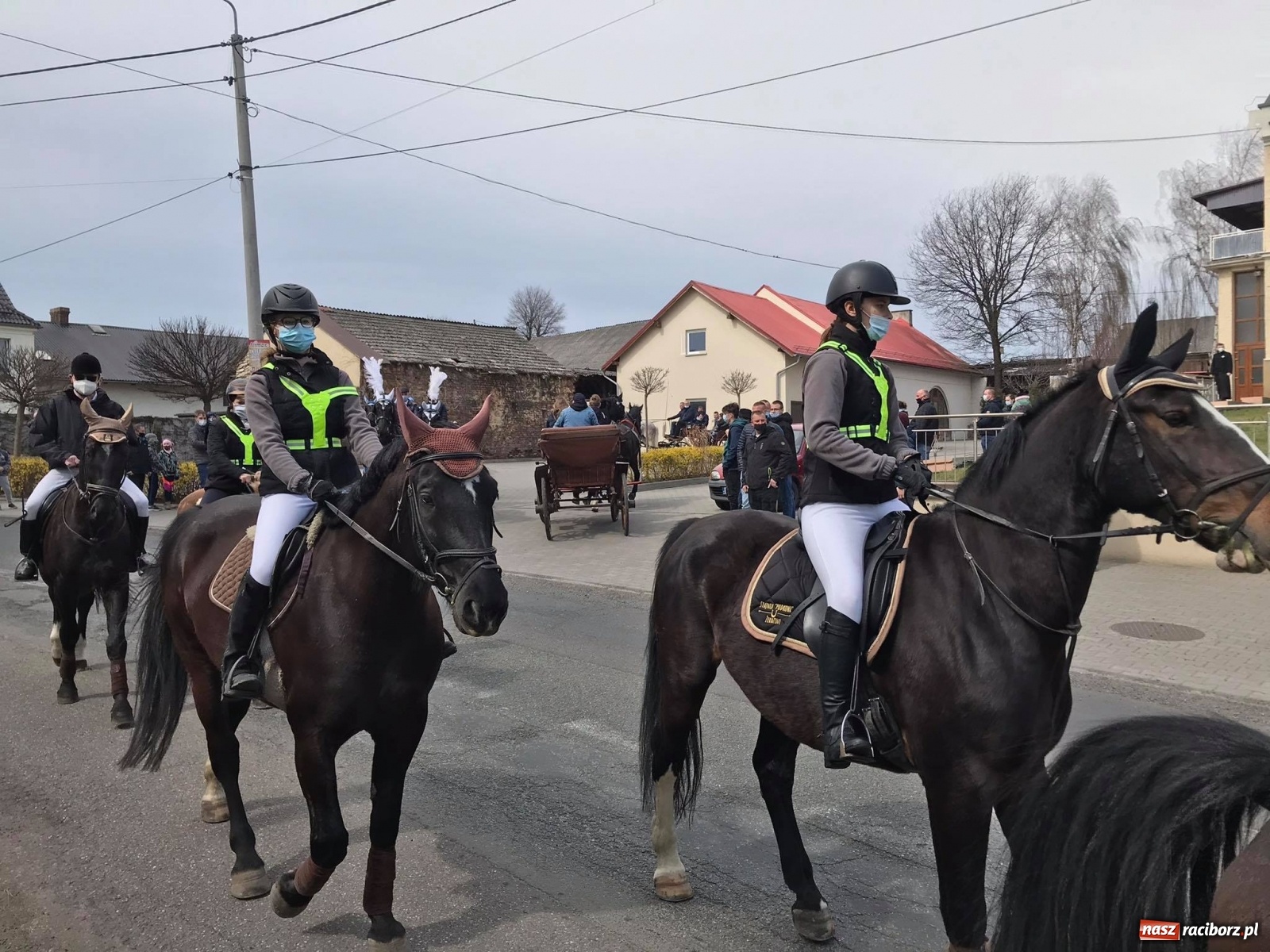 Zdjęcie w galerii na portalu naszraciborz.pl: W Pietrowicach Wielkich odbyła się wielkanocna procesja [FOTO i WIDEO] wiadomości z regionu