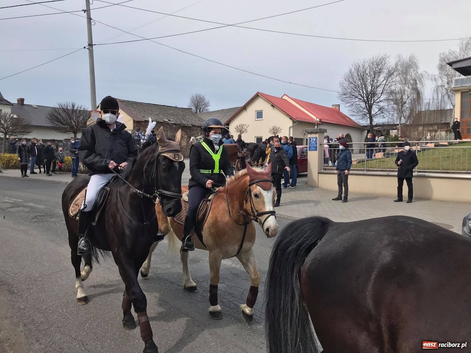 Zdjęcie w galerii na portalu naszraciborz.pl: W Pietrowicach Wielkich odbyła się wielkanocna procesja [FOTO i WIDEO] wiadomości z regionu