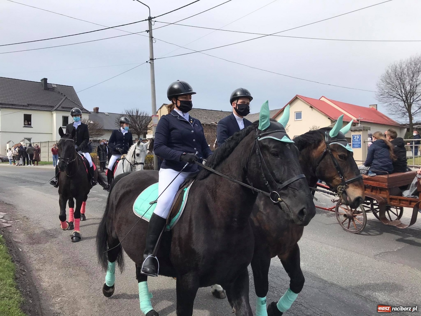 Zdjęcie w galerii na portalu naszraciborz.pl: W Pietrowicach Wielkich odbyła się wielkanocna procesja [FOTO i WIDEO] wiadomości z regionu