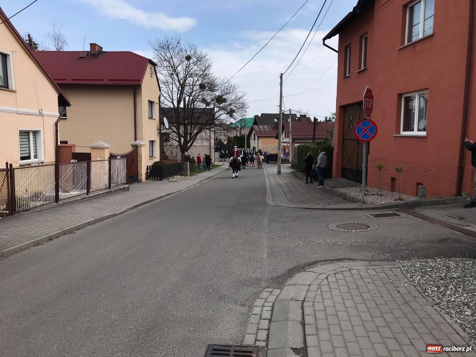 Zdjęcie w galerii na portalu naszraciborz.pl: W Pietrowicach Wielkich odbyła się wielkanocna procesja [FOTO i WIDEO] wiadomości z regionu