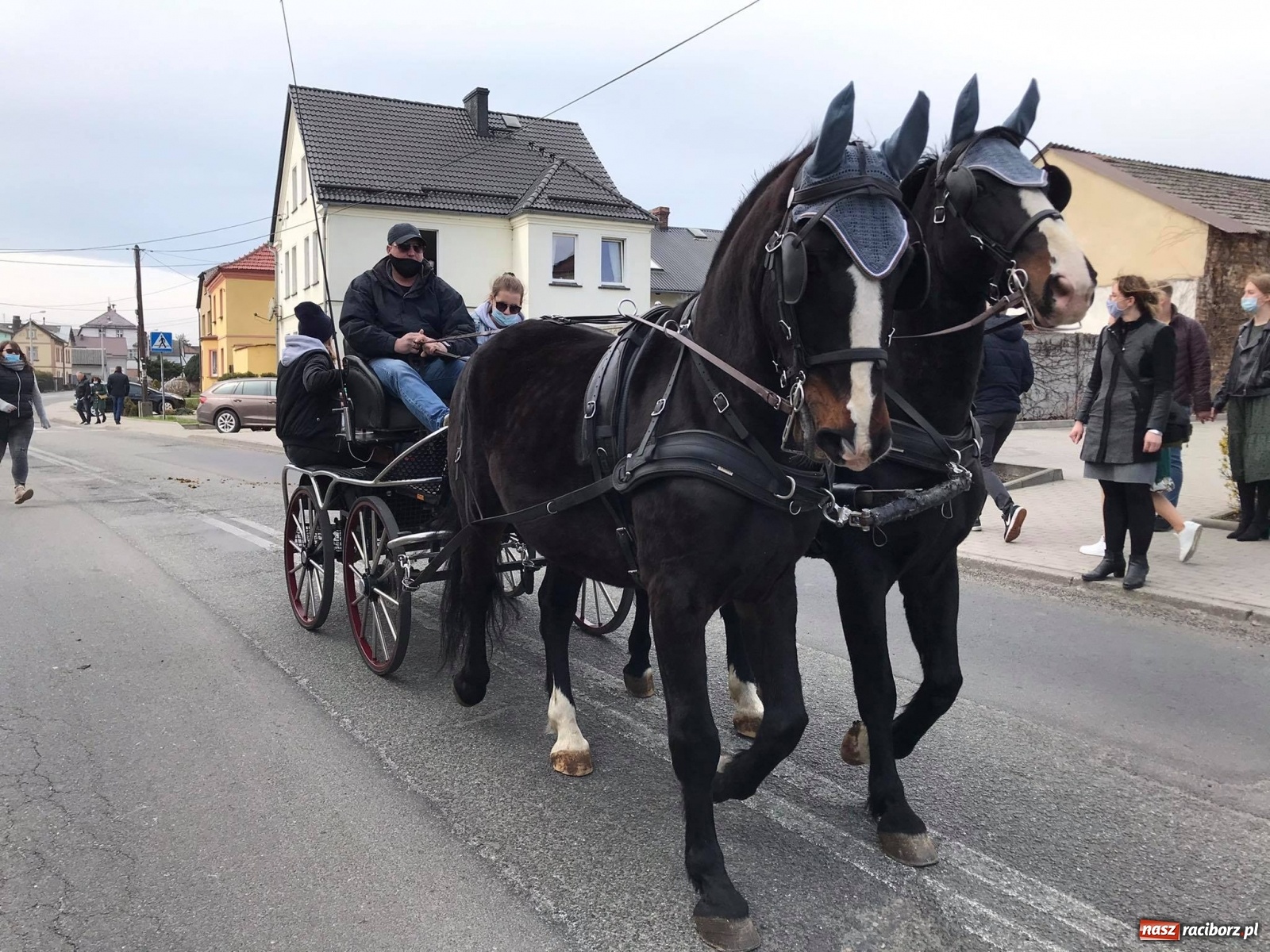 Zdjęcie w galerii na portalu naszraciborz.pl: W Pietrowicach Wielkich odbyła się wielkanocna procesja [FOTO i WIDEO] wiadomości z regionu