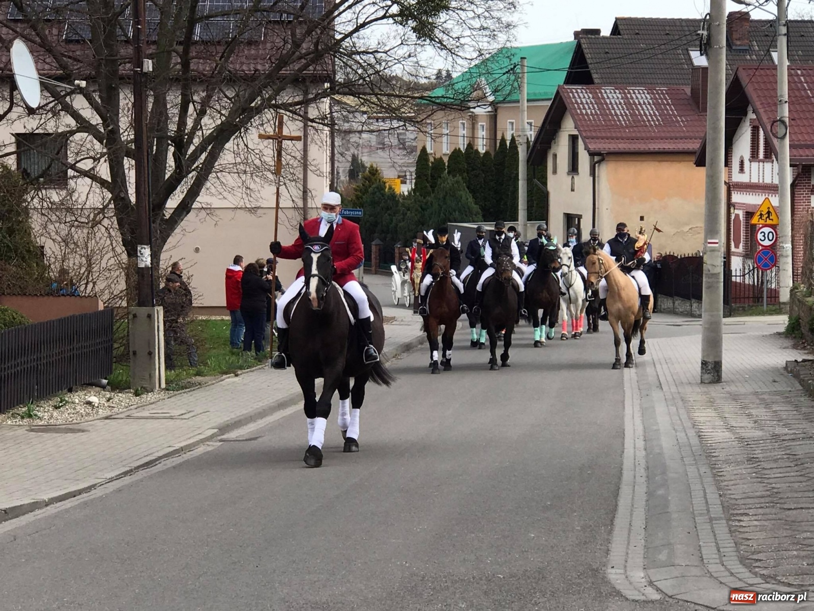Zdjęcie w galerii na portalu naszraciborz.pl: W Pietrowicach Wielkich odbyła się wielkanocna procesja [FOTO i WIDEO] wiadomości z regionu