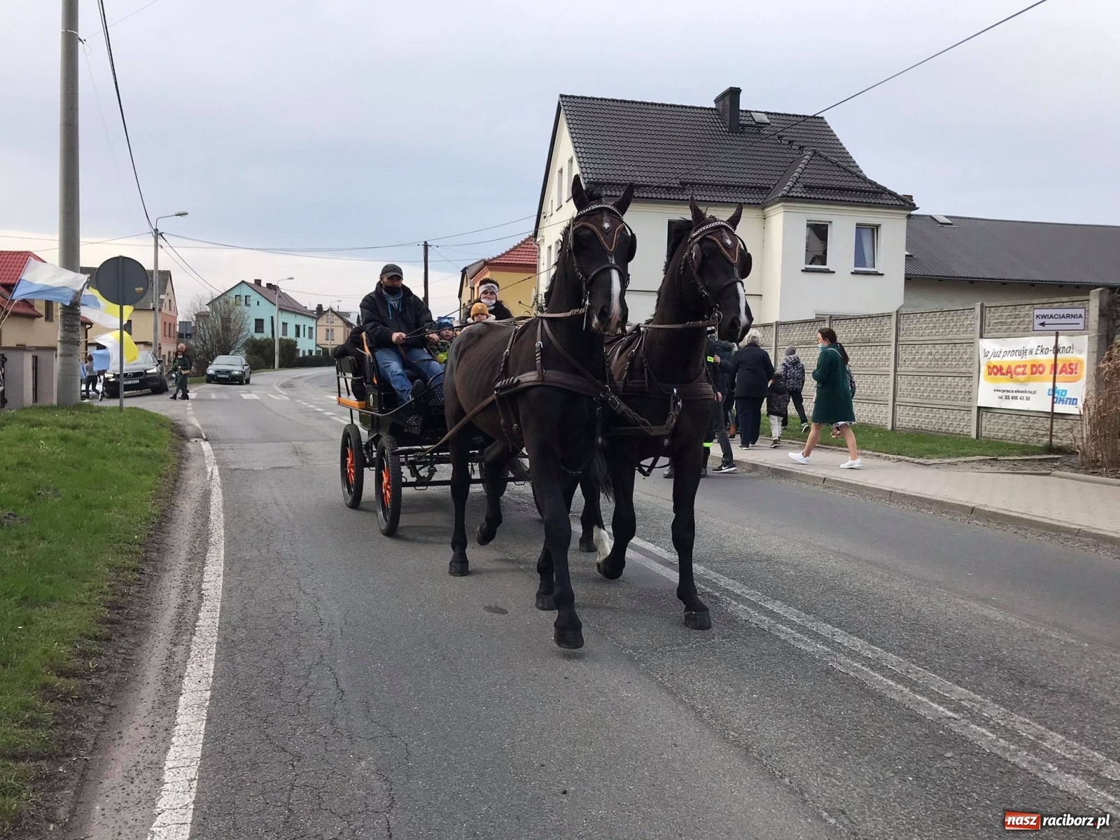 Zdjęcie w galerii na portalu naszraciborz.pl: W Pietrowicach Wielkich odbyła się wielkanocna procesja [FOTO i WIDEO] wiadomości z regionu