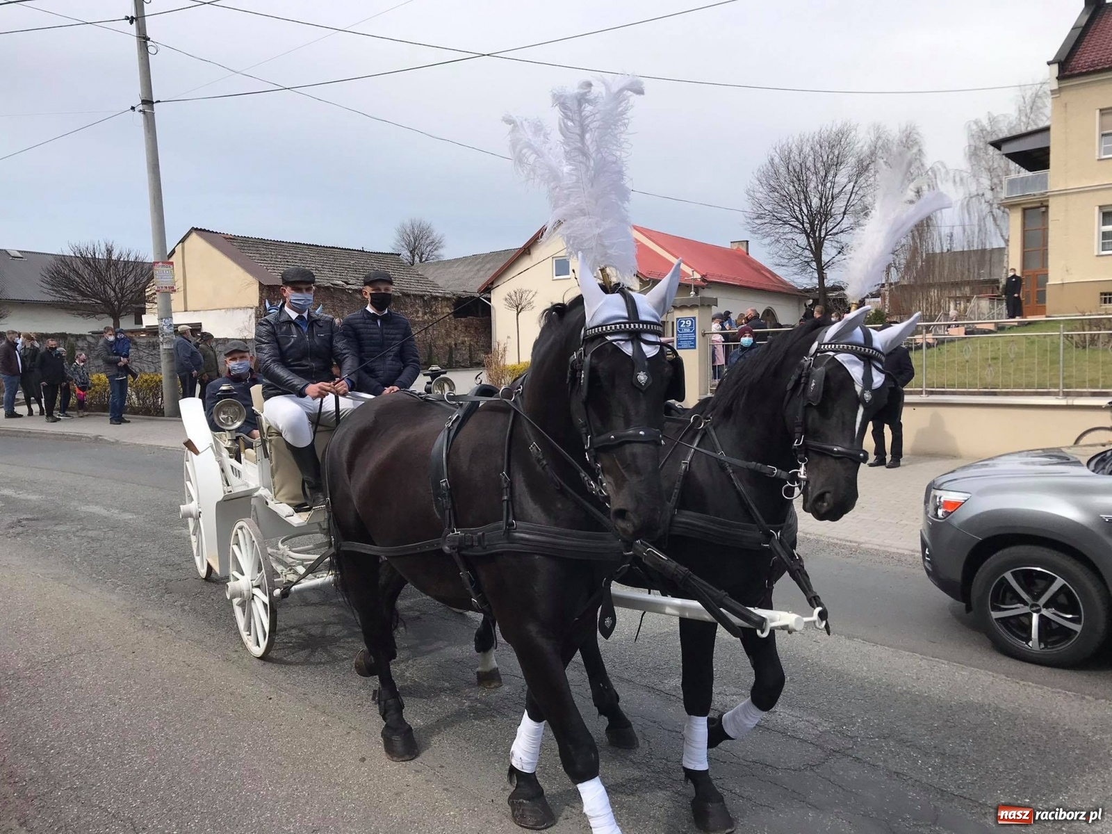 Zdjęcie w galerii na portalu naszraciborz.pl: W Pietrowicach Wielkich odbyła się wielkanocna procesja [FOTO i WIDEO] wiadomości z regionu