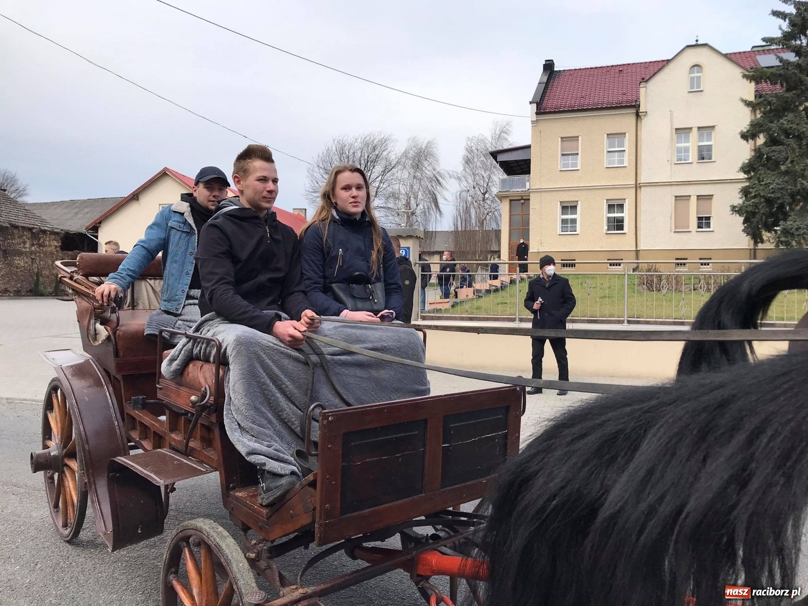 Zdjęcie w galerii na portalu naszraciborz.pl: W Pietrowicach Wielkich odbyła się wielkanocna procesja [FOTO i WIDEO] wiadomości z regionu