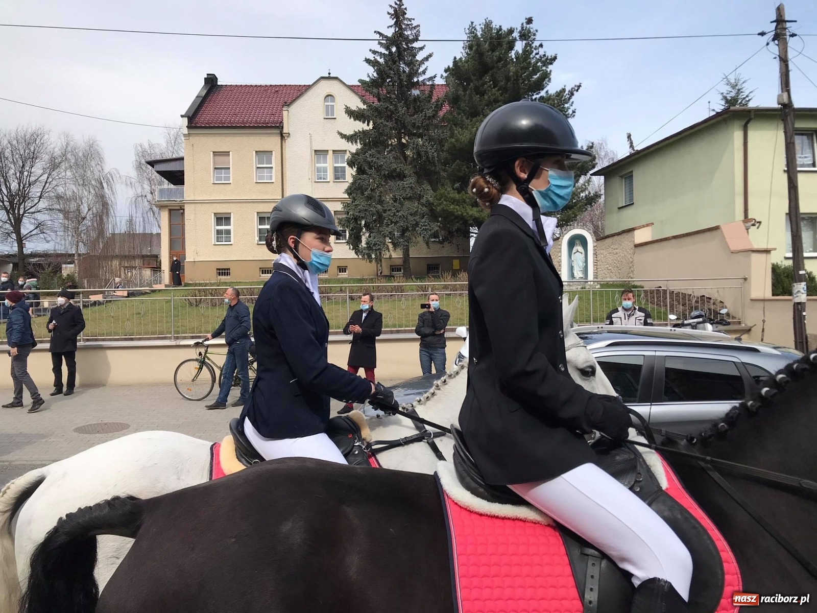 Zdjęcie w galerii na portalu naszraciborz.pl: W Pietrowicach Wielkich odbyła się wielkanocna procesja [FOTO i WIDEO] wiadomości z regionu