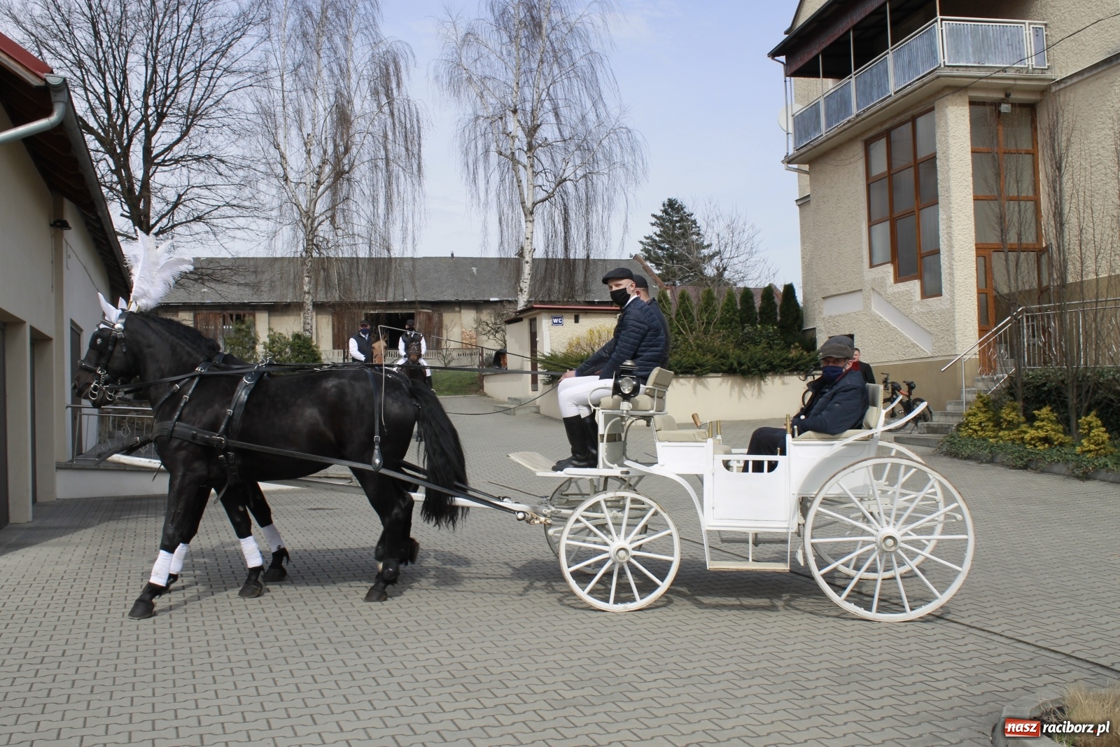 Zdjęcie w galerii na portalu naszraciborz.pl: W Pietrowicach Wielkich odbyła się wielkanocna procesja [FOTO i WIDEO] wiadomości z regionu