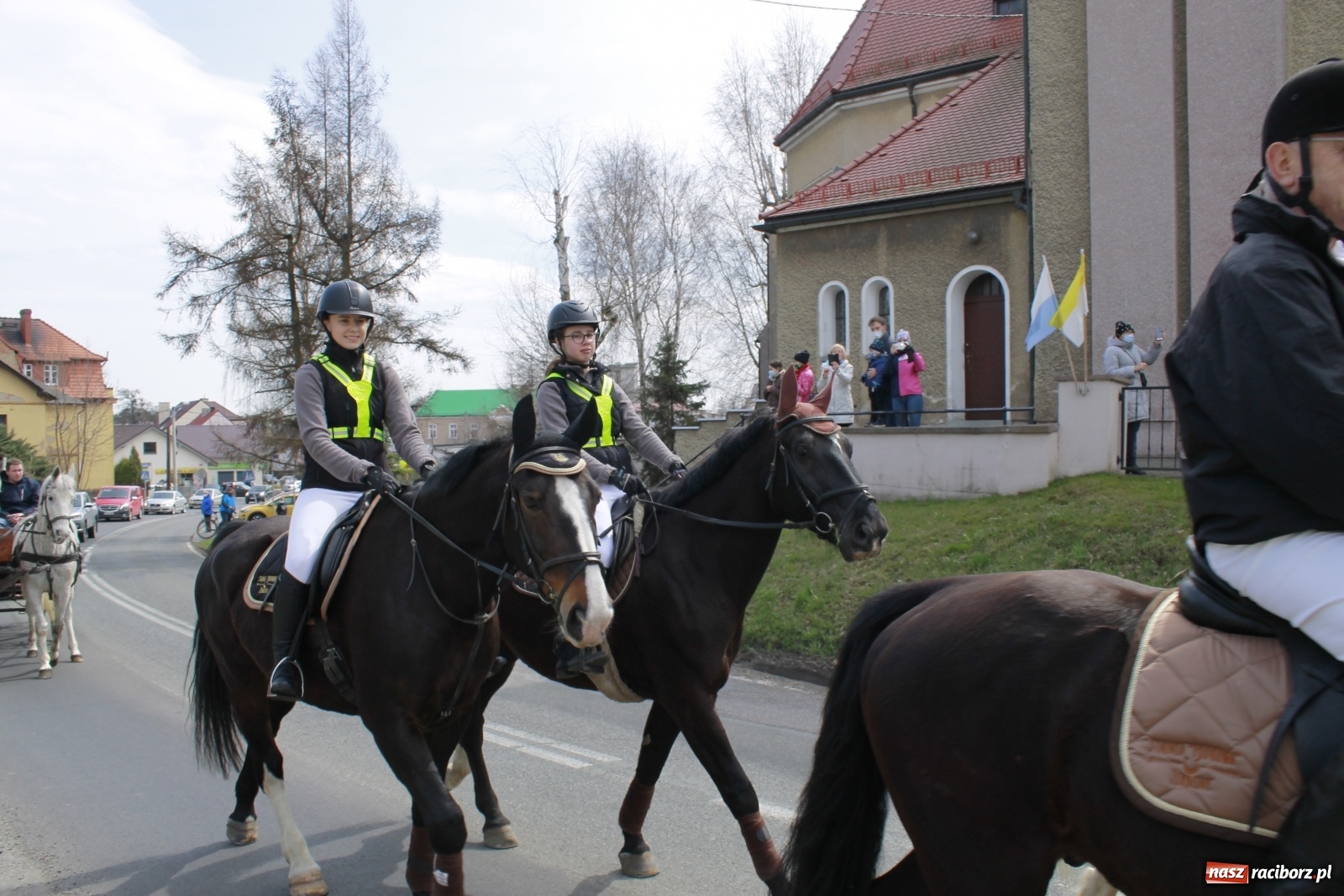 Zdjęcie w galerii na portalu naszraciborz.pl: W Pietrowicach Wielkich odbyła się wielkanocna procesja [FOTO i WIDEO] wiadomości z regionu
