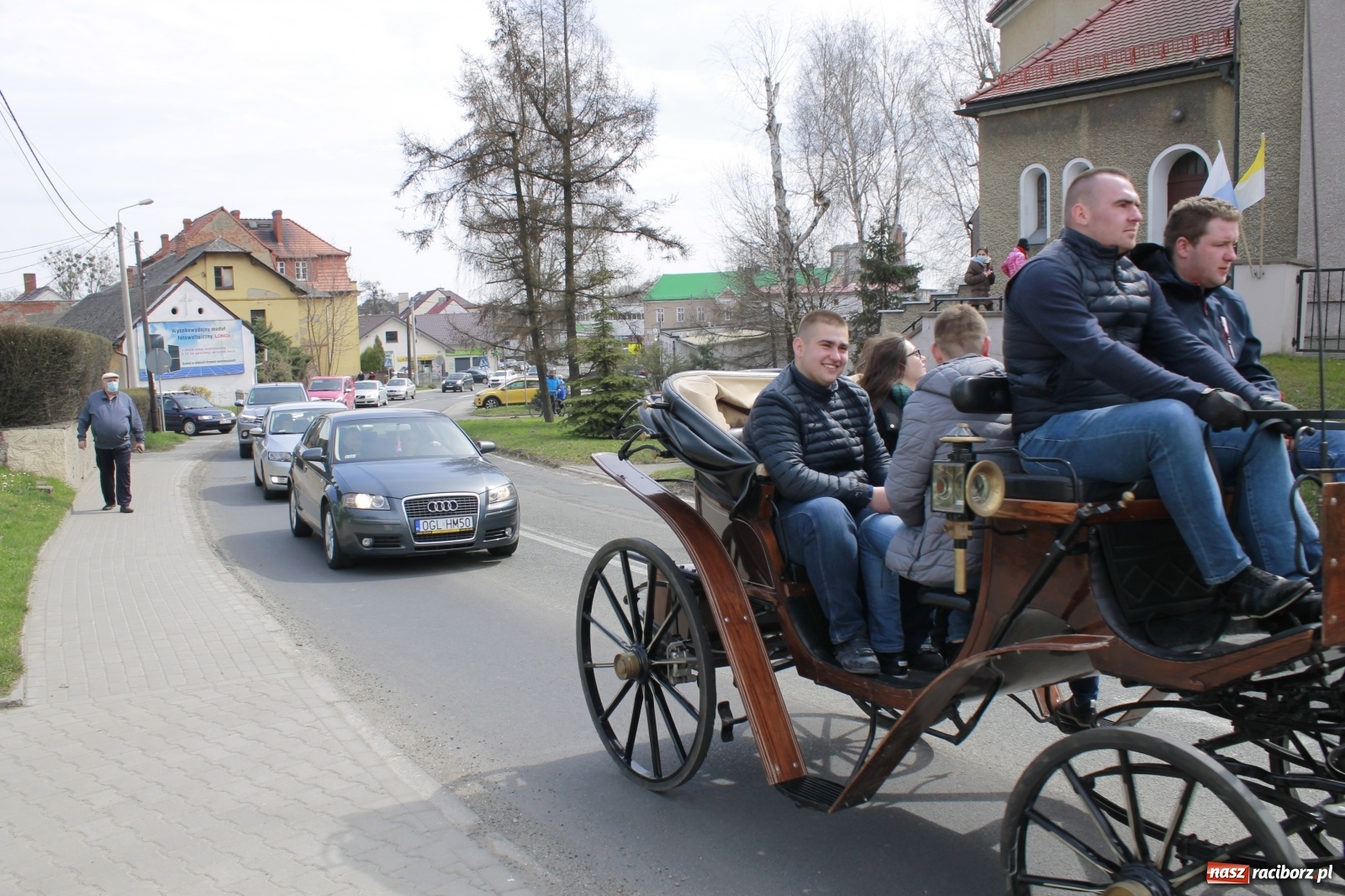 Zdjęcie w galerii na portalu naszraciborz.pl: W Pietrowicach Wielkich odbyła się wielkanocna procesja [FOTO i WIDEO] wiadomości z regionu