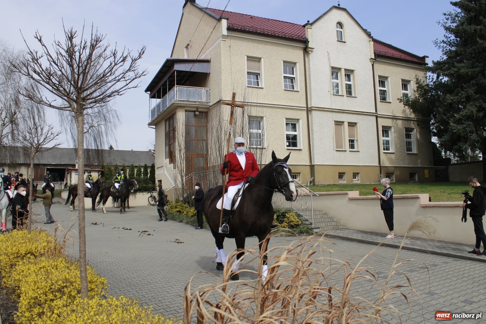 Zdjęcie w galerii na portalu naszraciborz.pl: W Pietrowicach Wielkich odbyła się wielkanocna procesja [FOTO i WIDEO] wiadomości z regionu